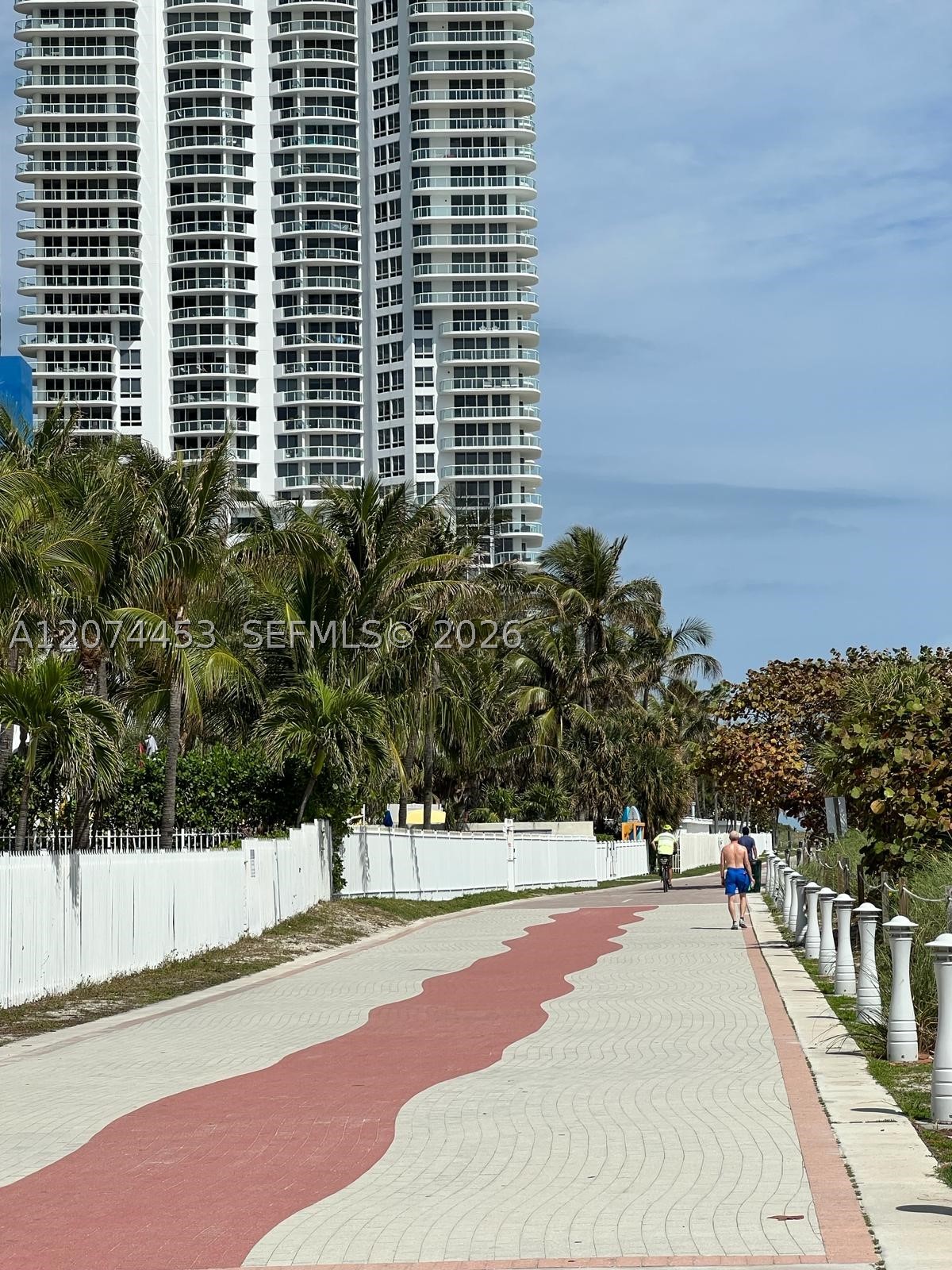 6039 Collins Ave 423 Property Photo 25