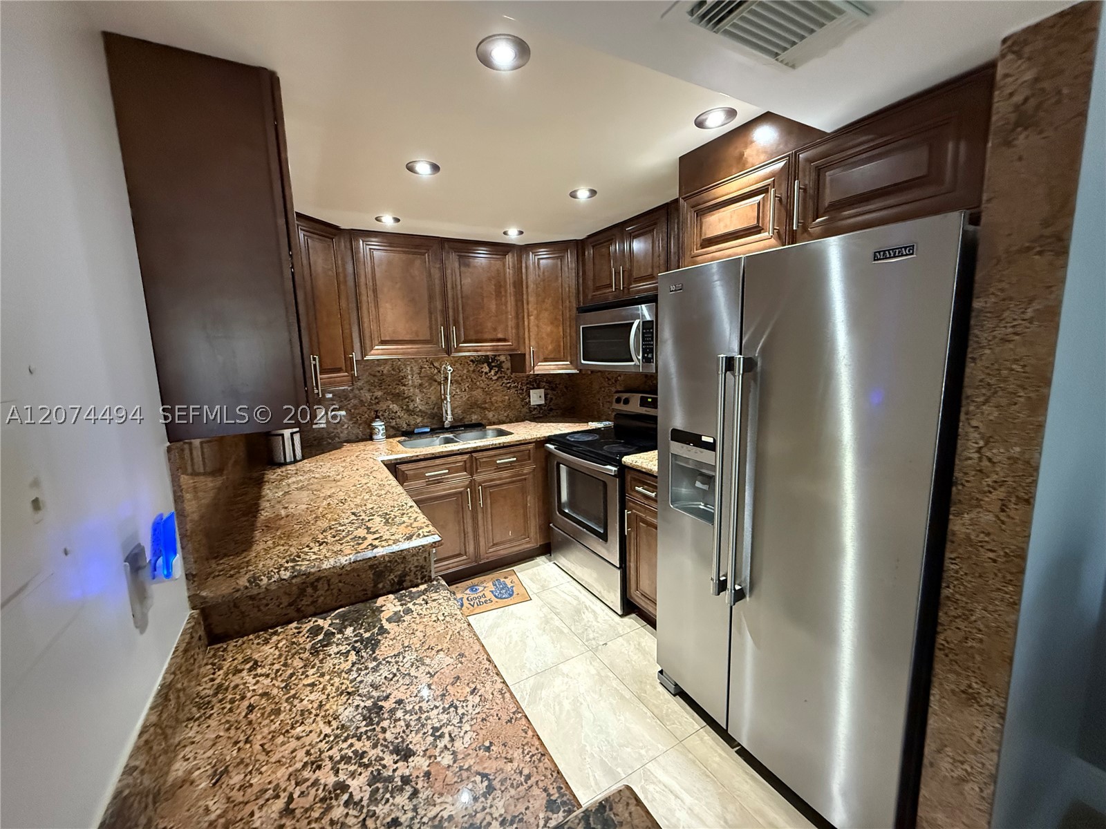 6101 N Falls Cir Dr 405 Property Photo 10