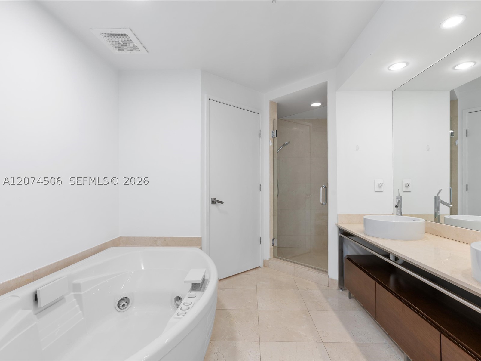 16275 Collins Ave 1804 Property Photo 11