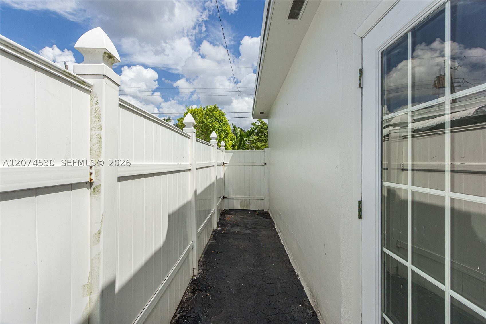 3513 Polk St Property Photo 10