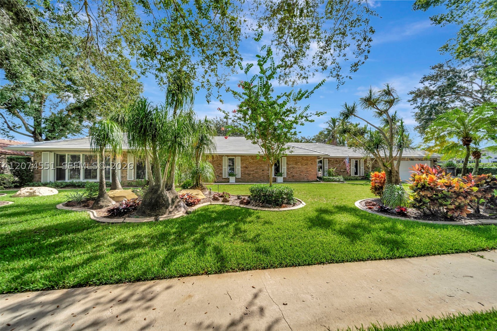 560 W Tropical Way Property Photo 2