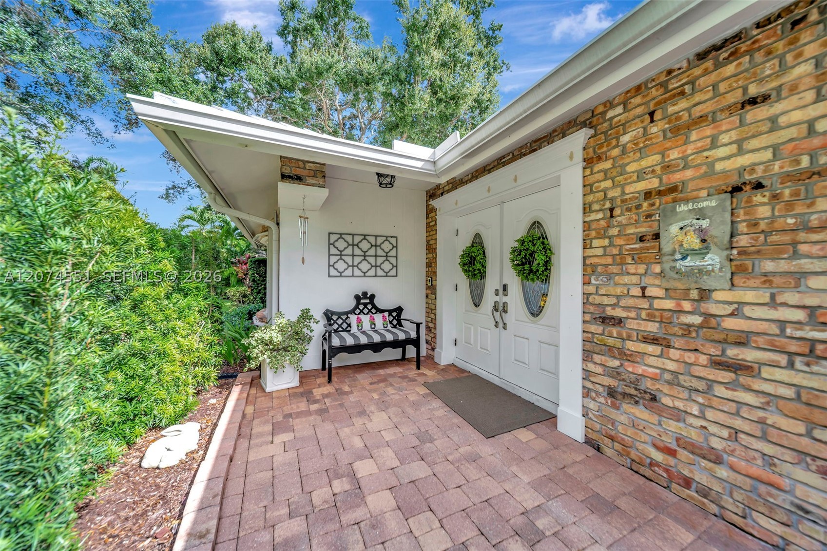 560 W Tropical Way Property Photo 6
