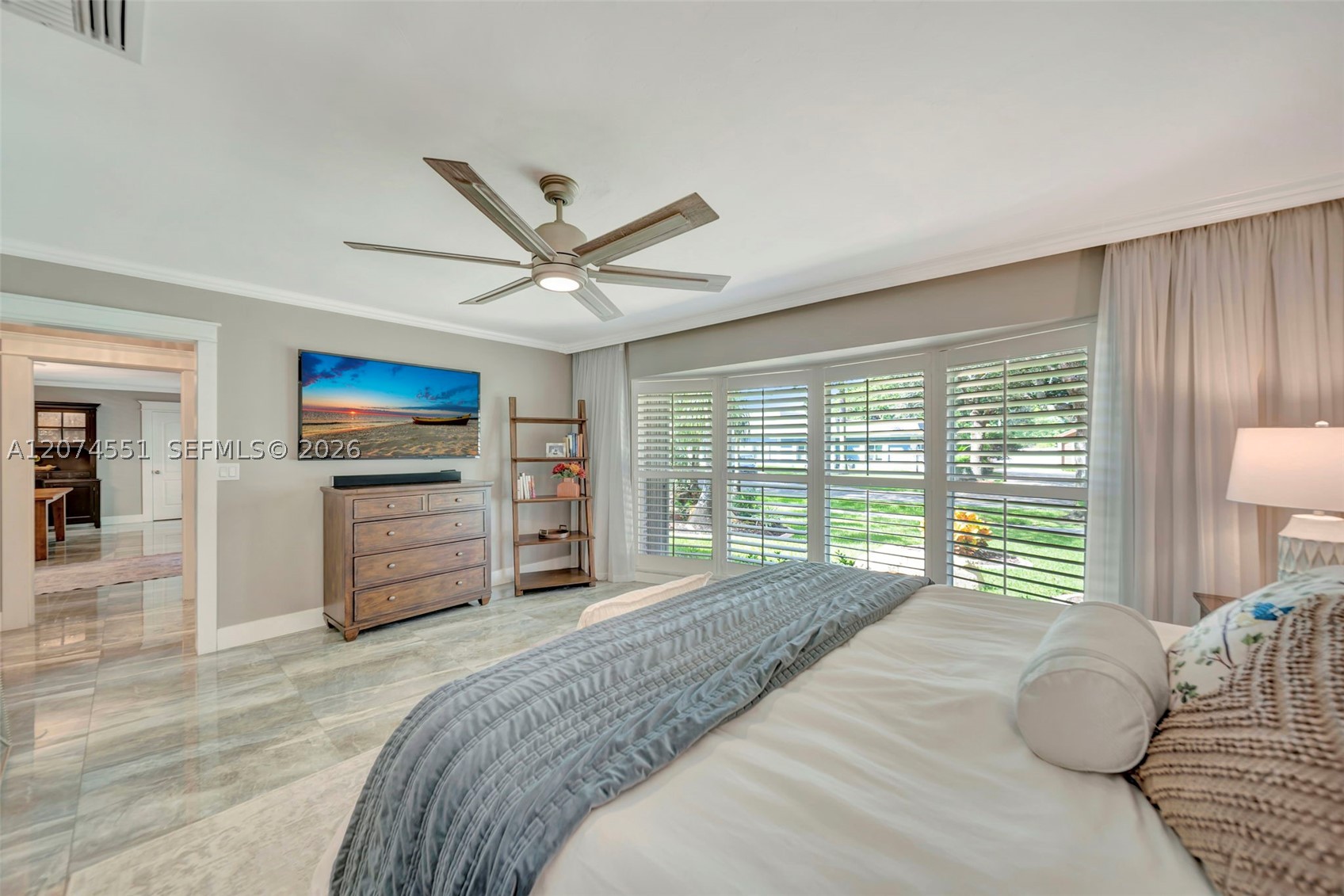 560 W Tropical Way Property Photo 12