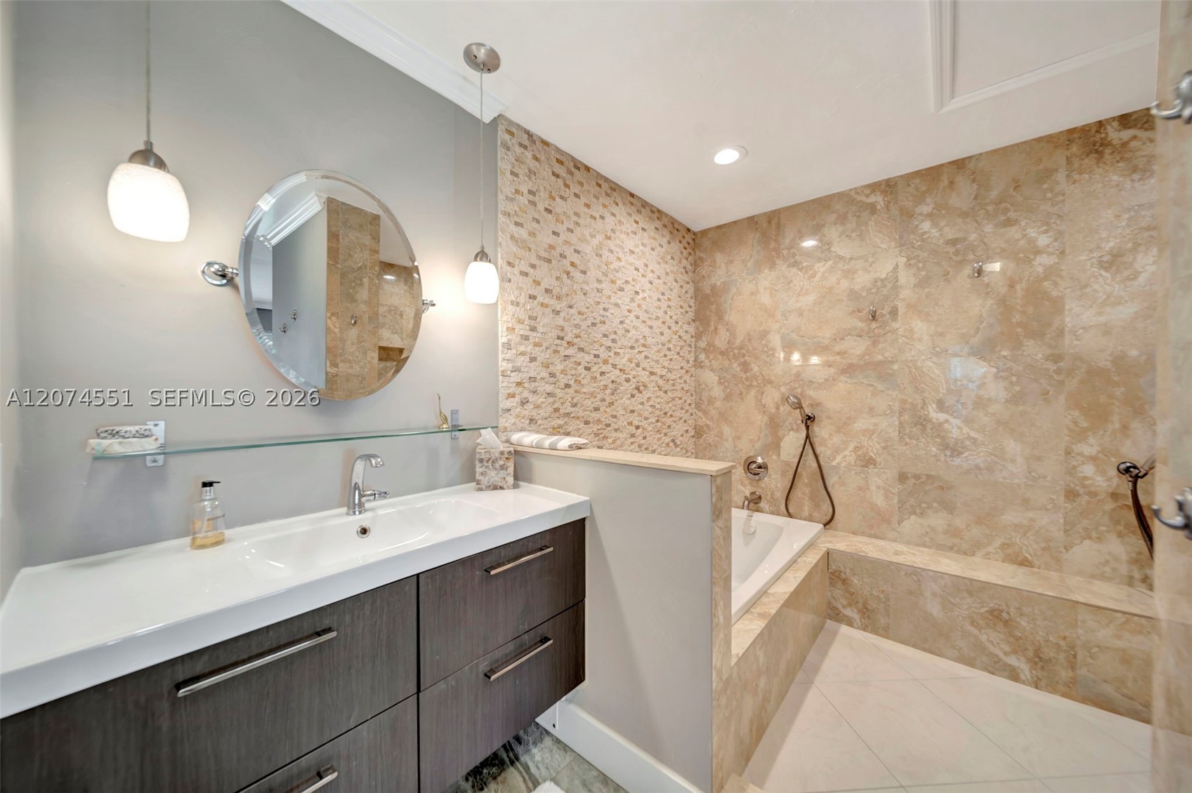 560 W Tropical Way Property Photo 15