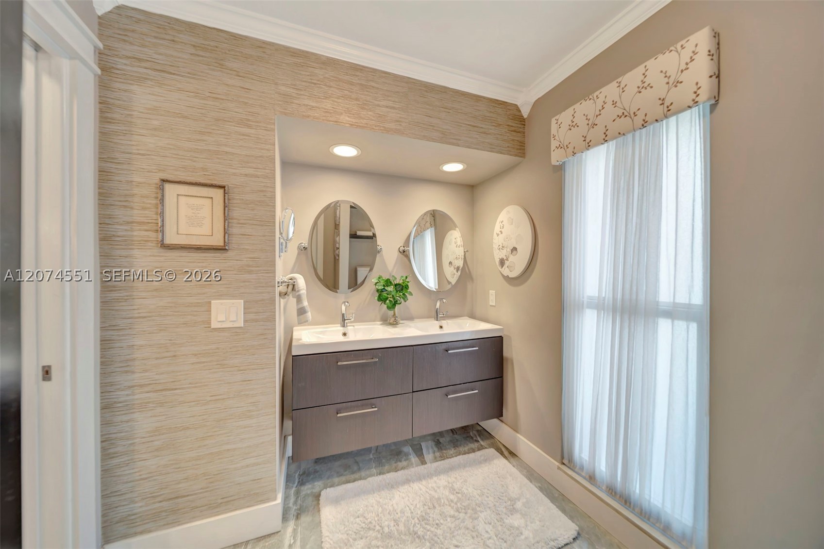 560 W Tropical Way Property Photo 17