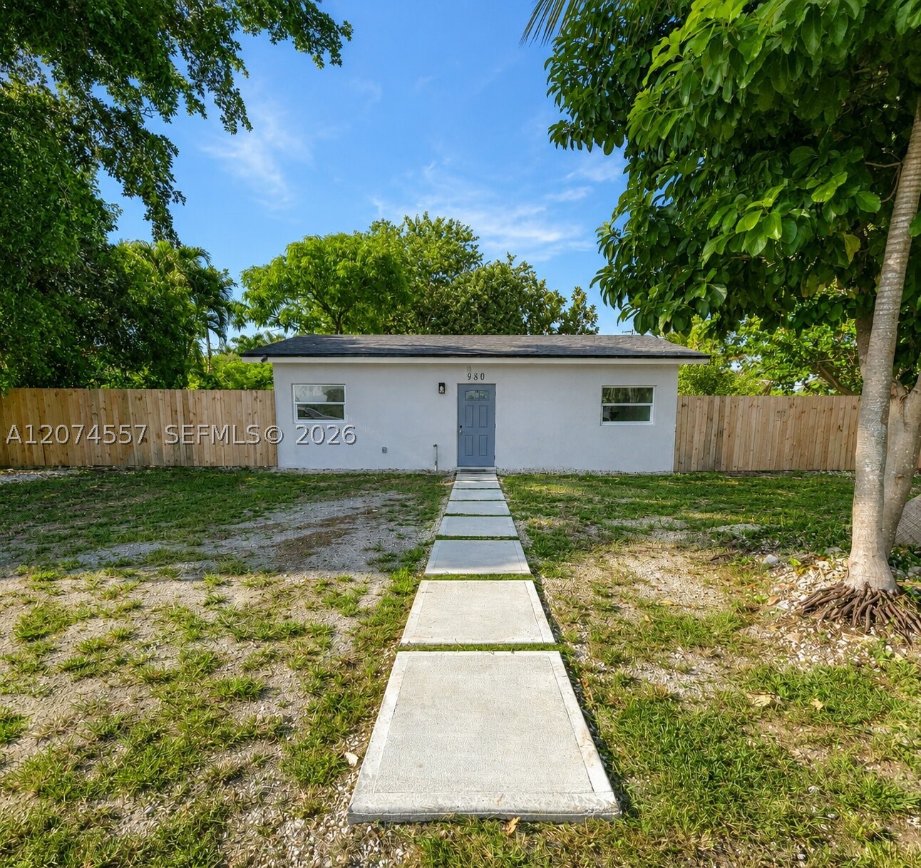 980 Nw 13th St Property Photo 1