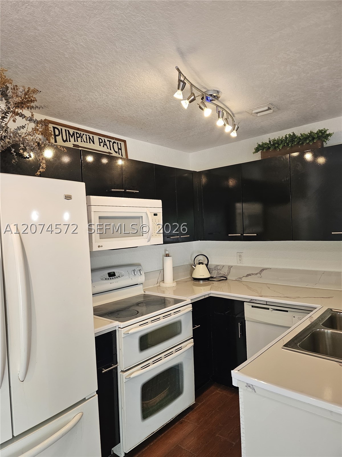 126 Hidden Ct Rd 27-d Property Photo 6