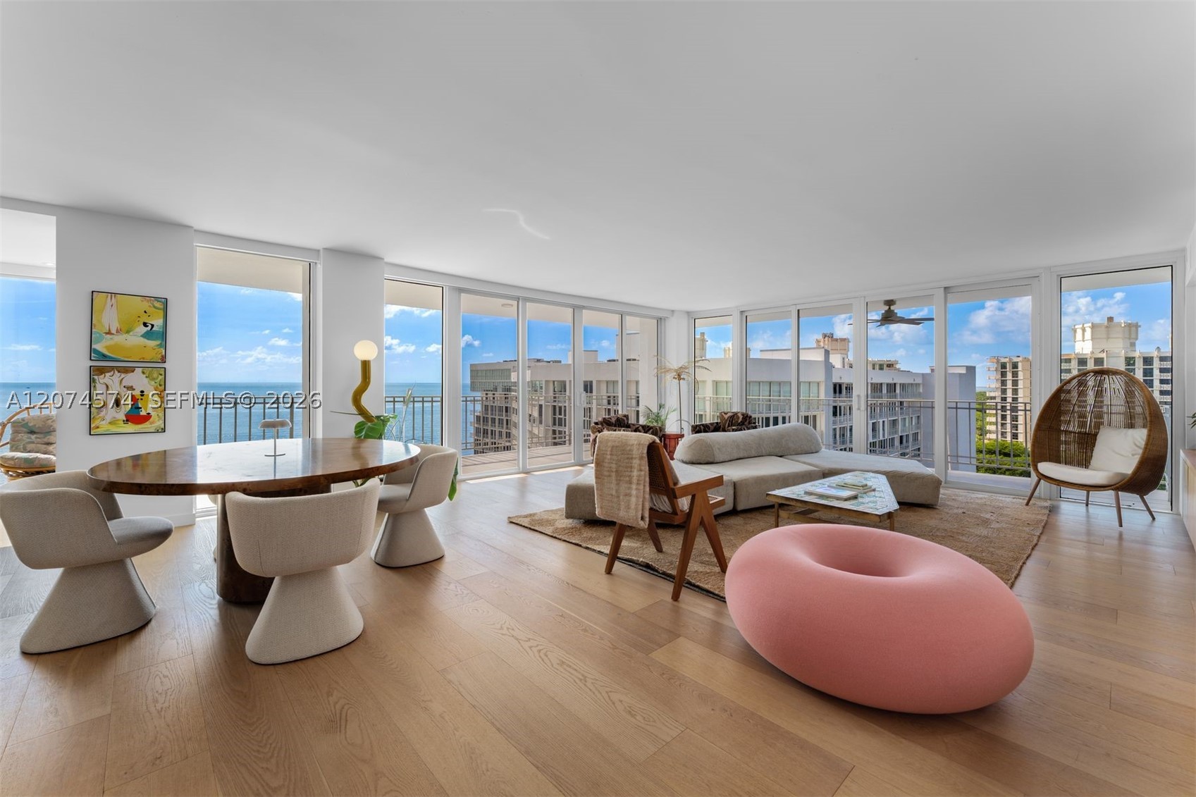 881 Ocean Dr 10a Property Photo 3