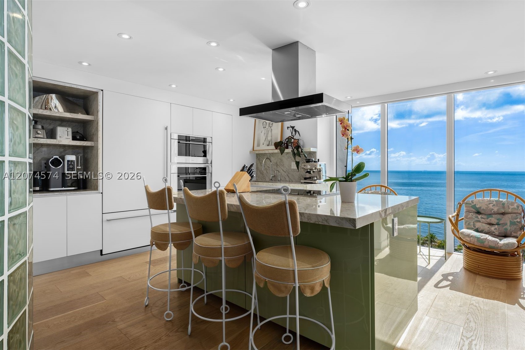881 Ocean Dr 10a Property Photo 8