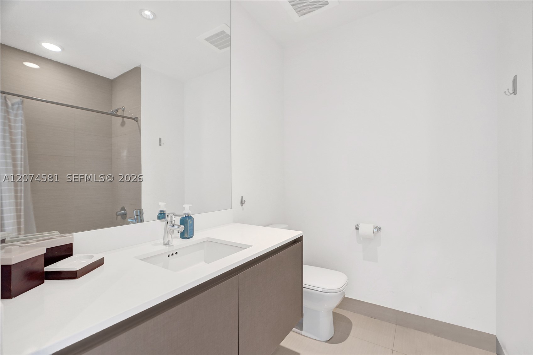 3250 Ne 188th St 501 Property Photo 37