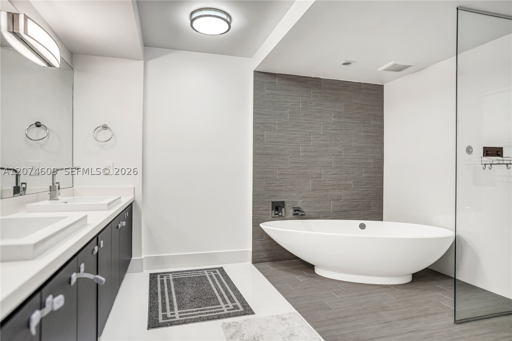 330 Sunny Isles Blvd 5-906 Property Photo 17