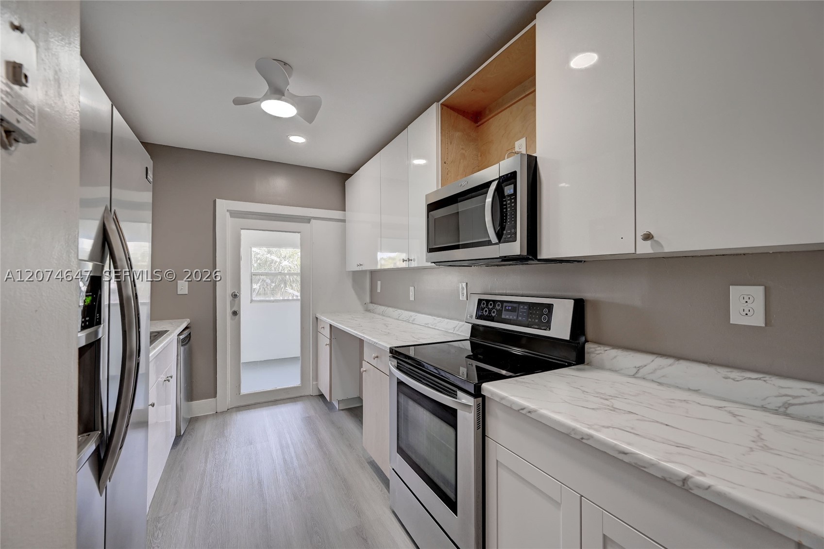 2700 Riverside Dr 303-B Property Photo 1