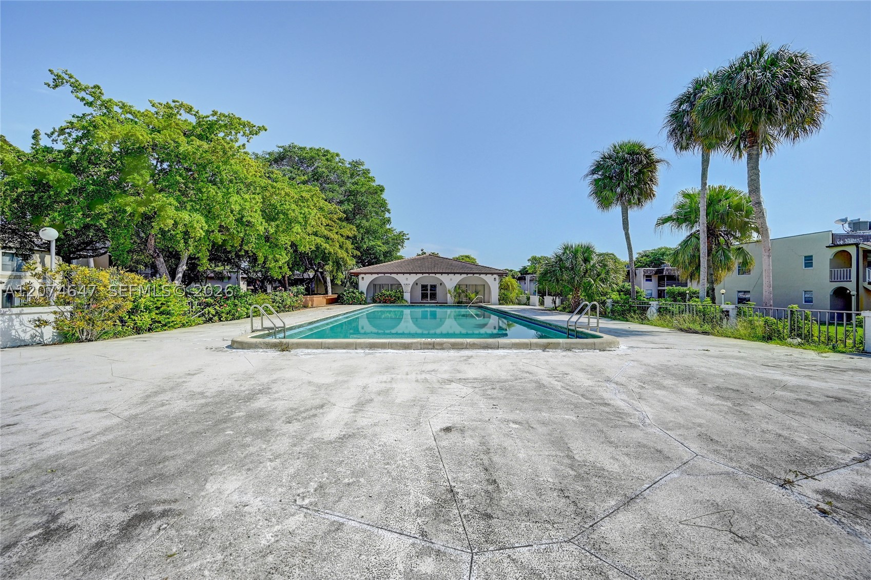 2700 Riverside Dr 303-b Property Photo 5