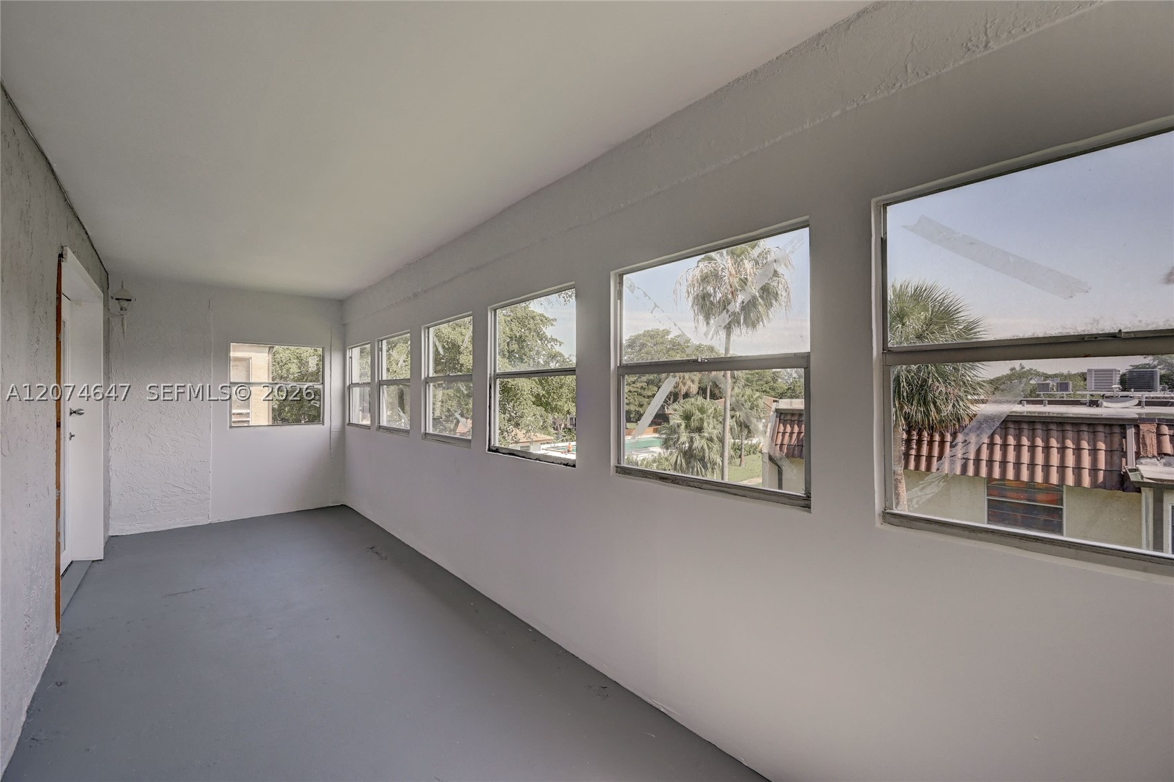 2700 Riverside Dr 303-b Property Photo 9