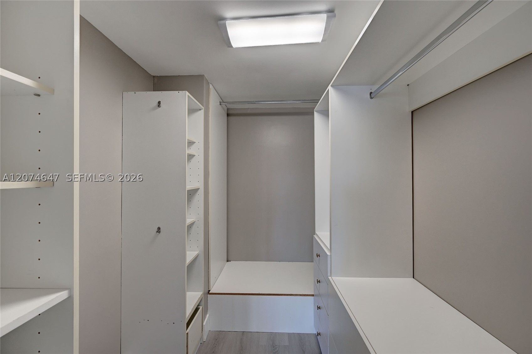 2700 Riverside Dr 303-b Property Photo 17