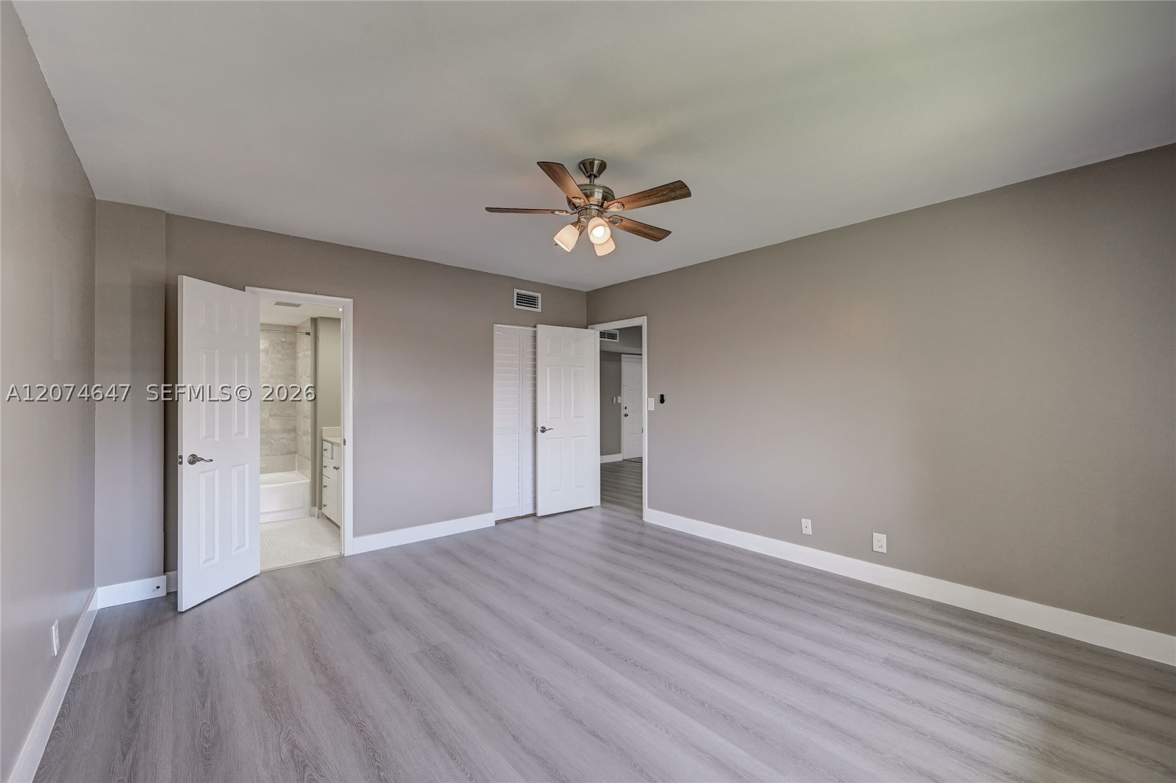 2700 Riverside Dr 303-b Property Photo 20