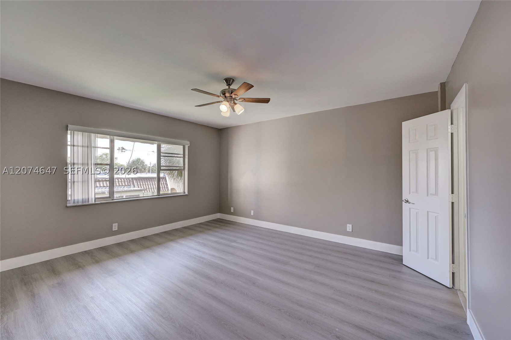 2700 Riverside Dr 303-b Property Photo 22