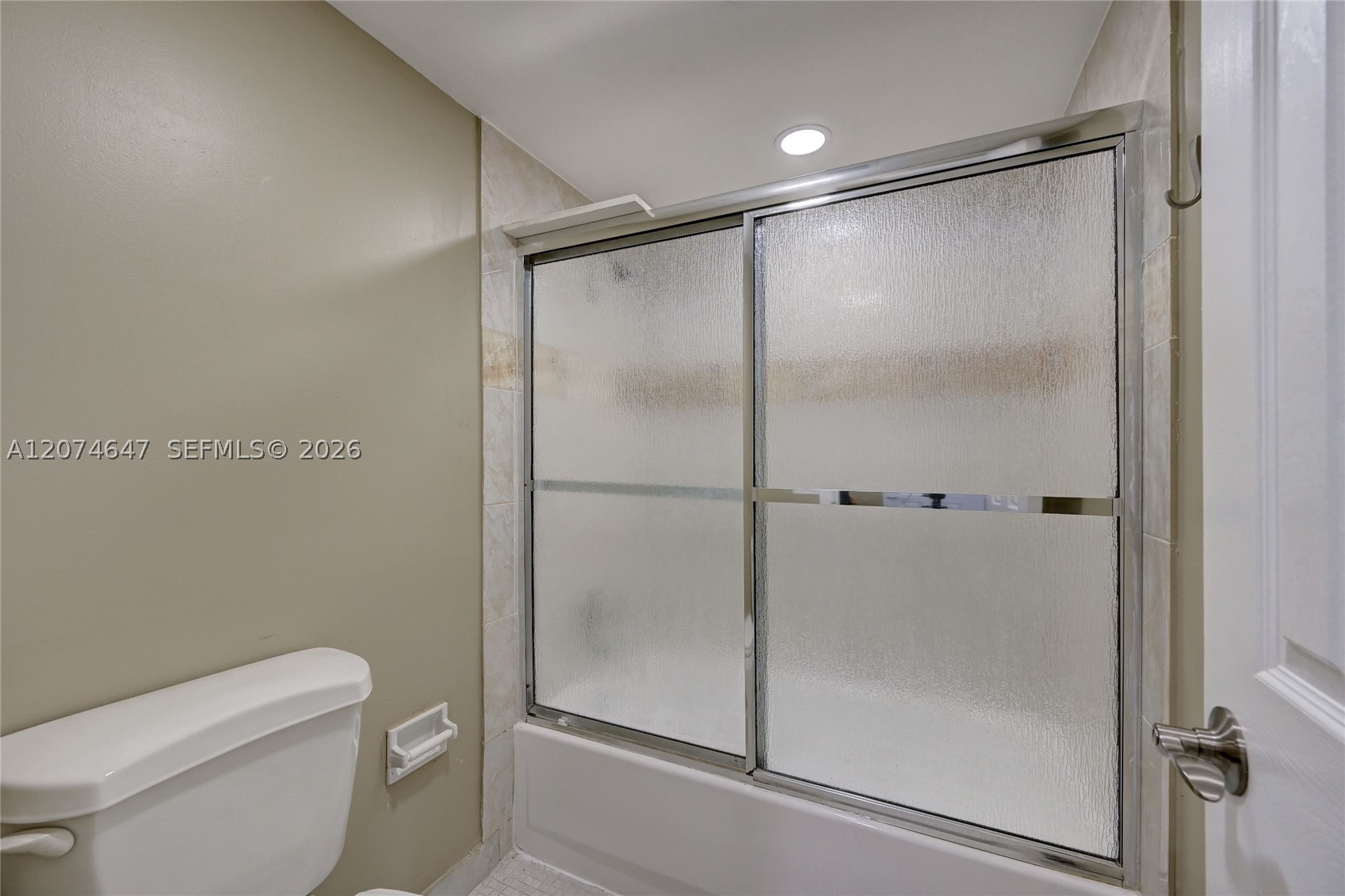 2700 Riverside Dr 303-b Property Photo 23