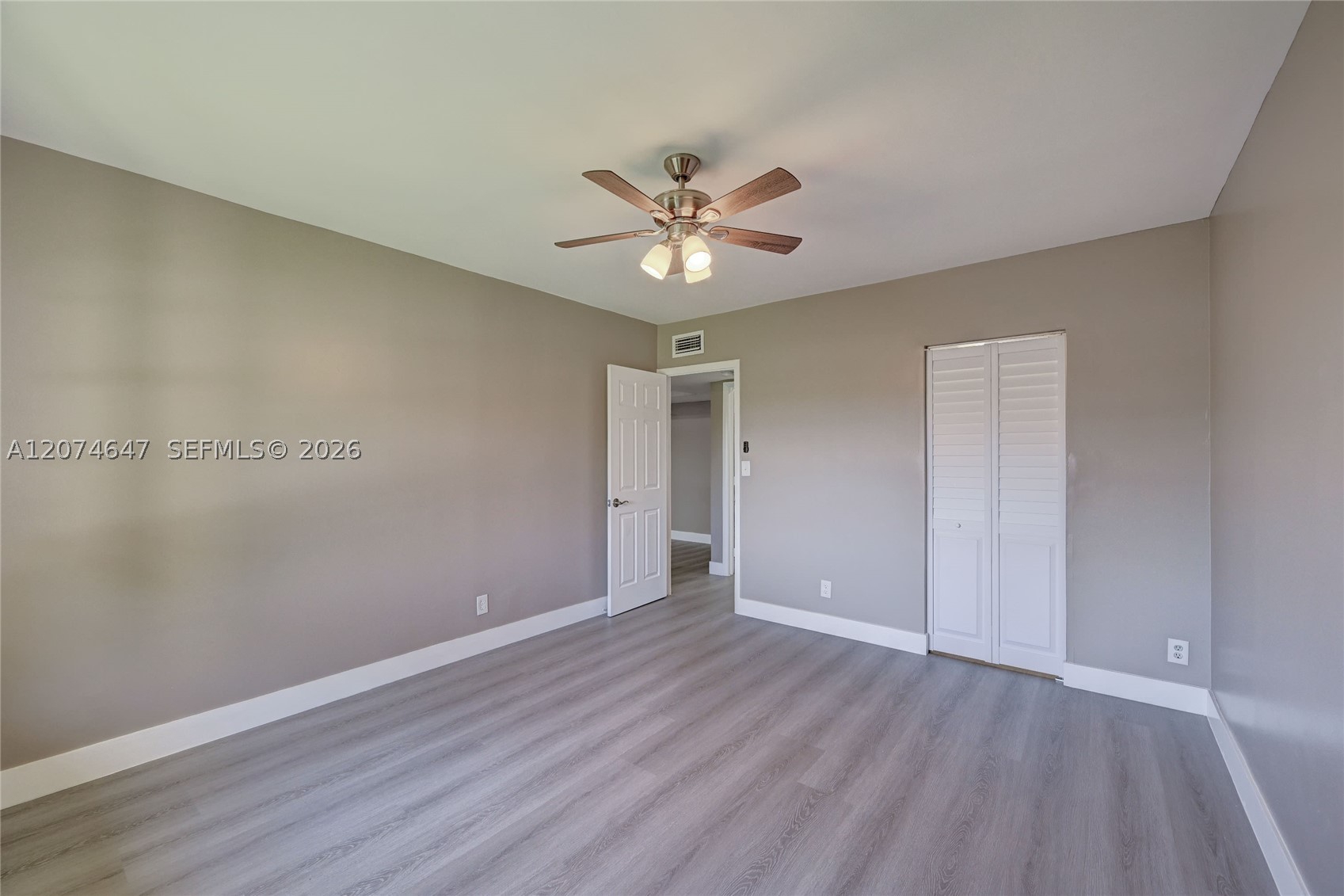 2700 Riverside Dr 303-b Property Photo 26