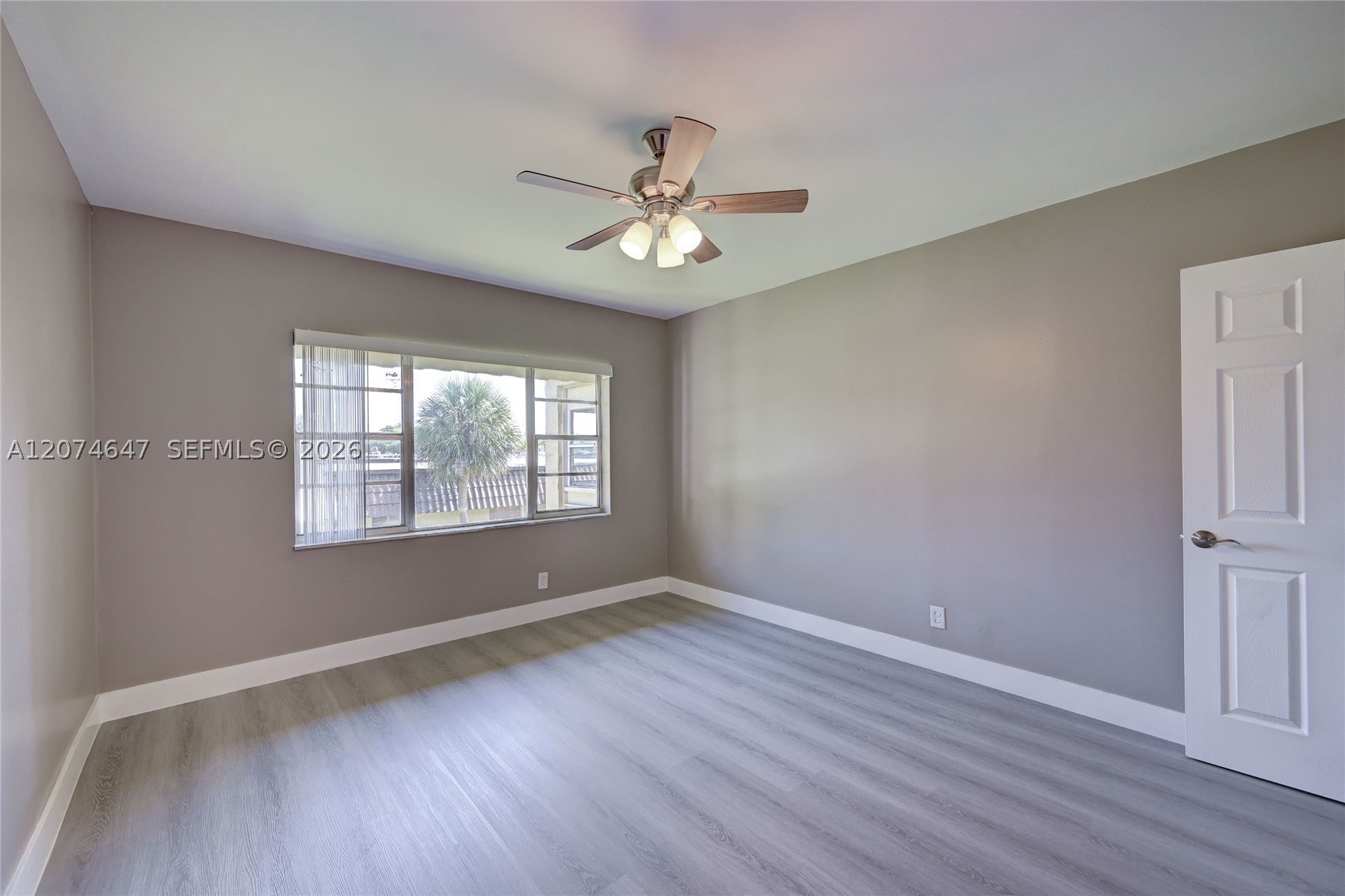 2700 Riverside Dr 303-b Property Photo 27