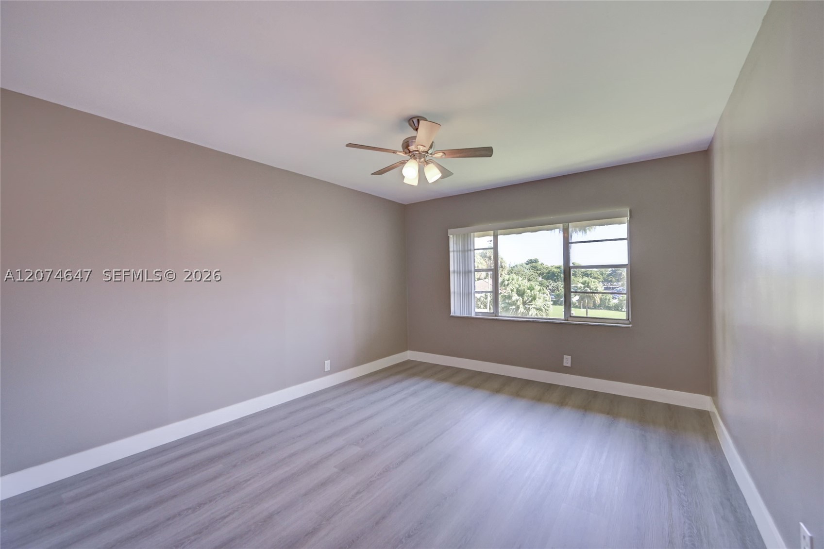 2700 Riverside Dr 303-b Property Photo 28