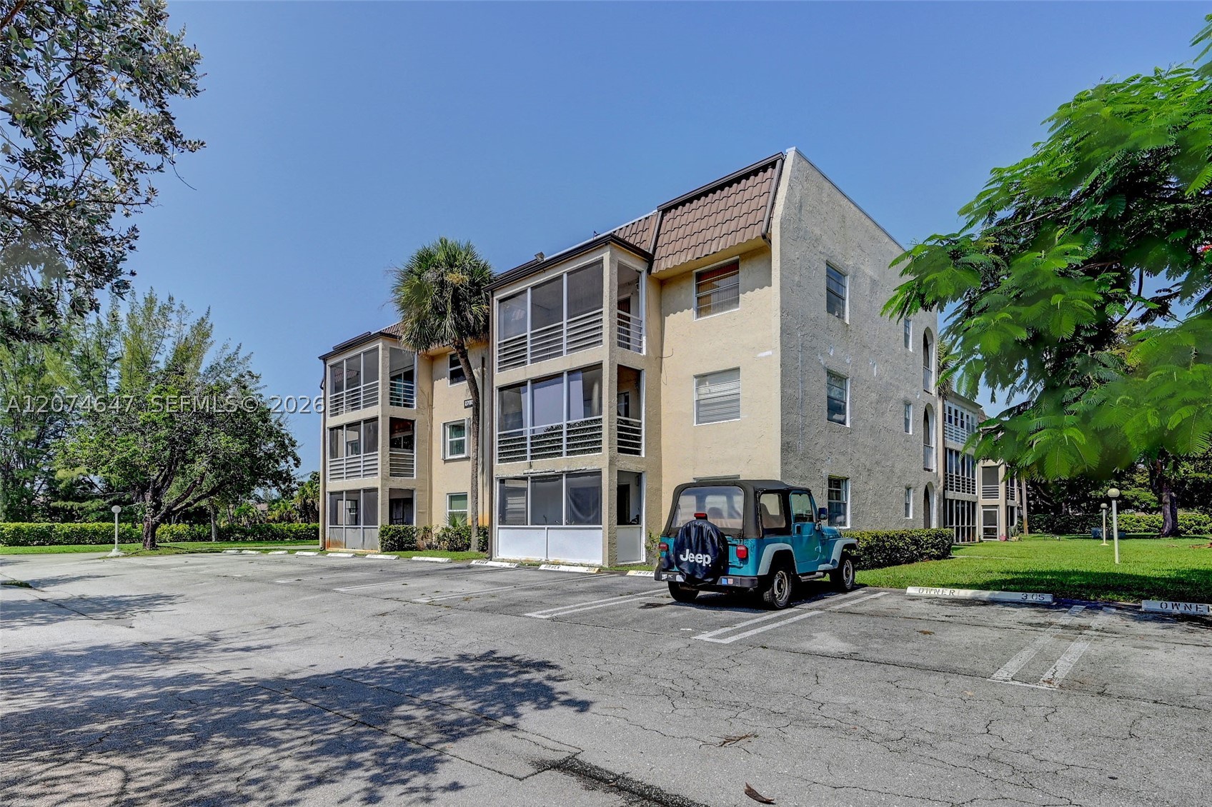 2700 Riverside Dr 303-b Property Photo 29