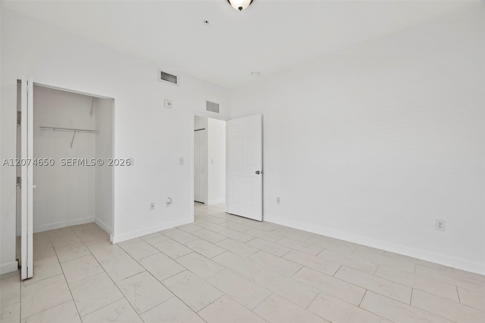 405 E 7th St 203 Property Photo 11