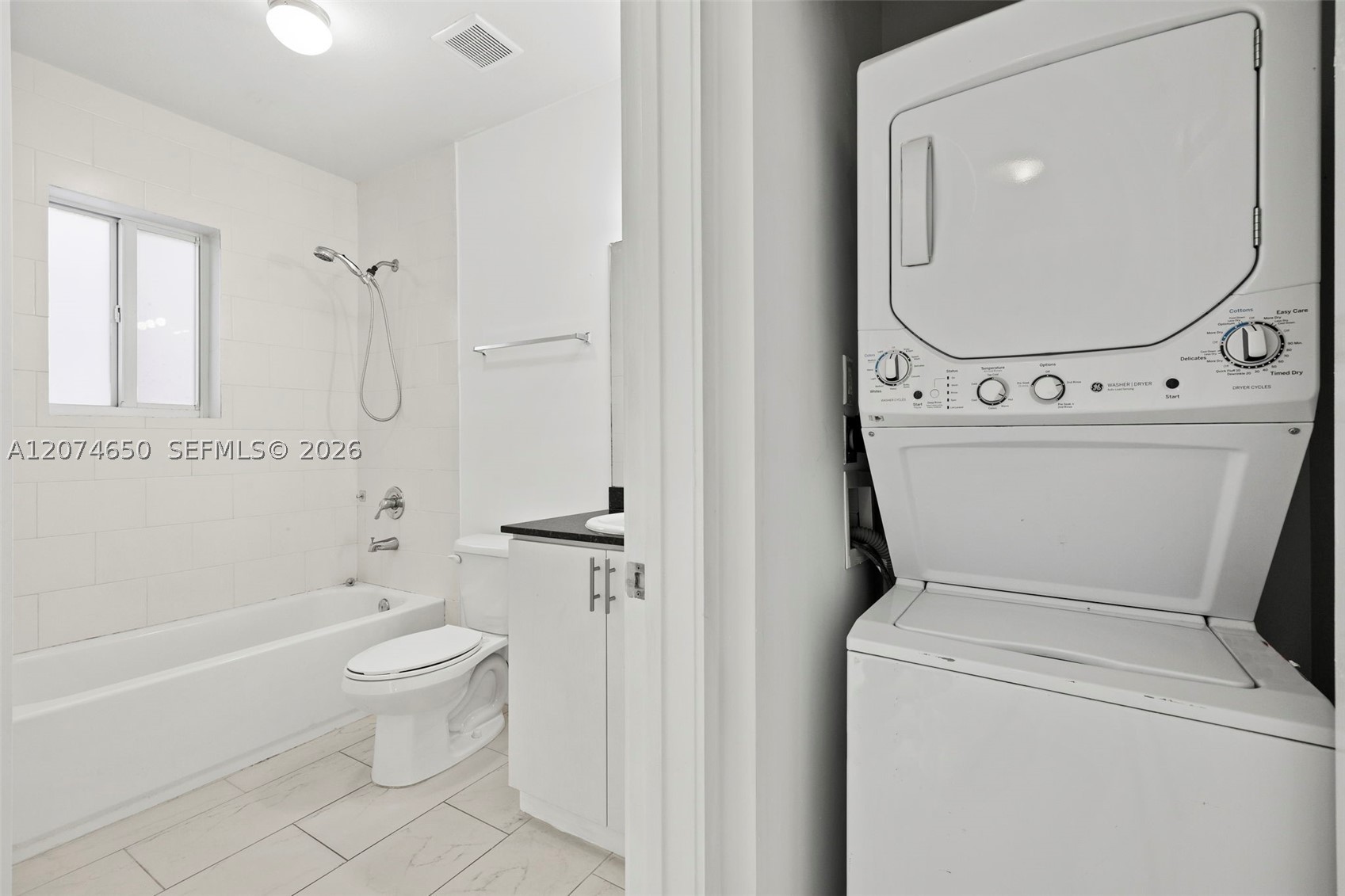 405 E 7th St 203 Property Photo 14