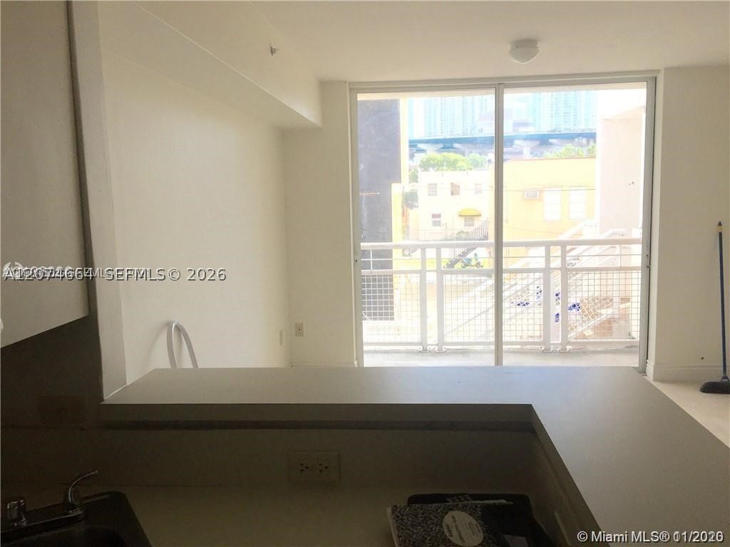 450 Sw 3rd St 15 Property Photo 3