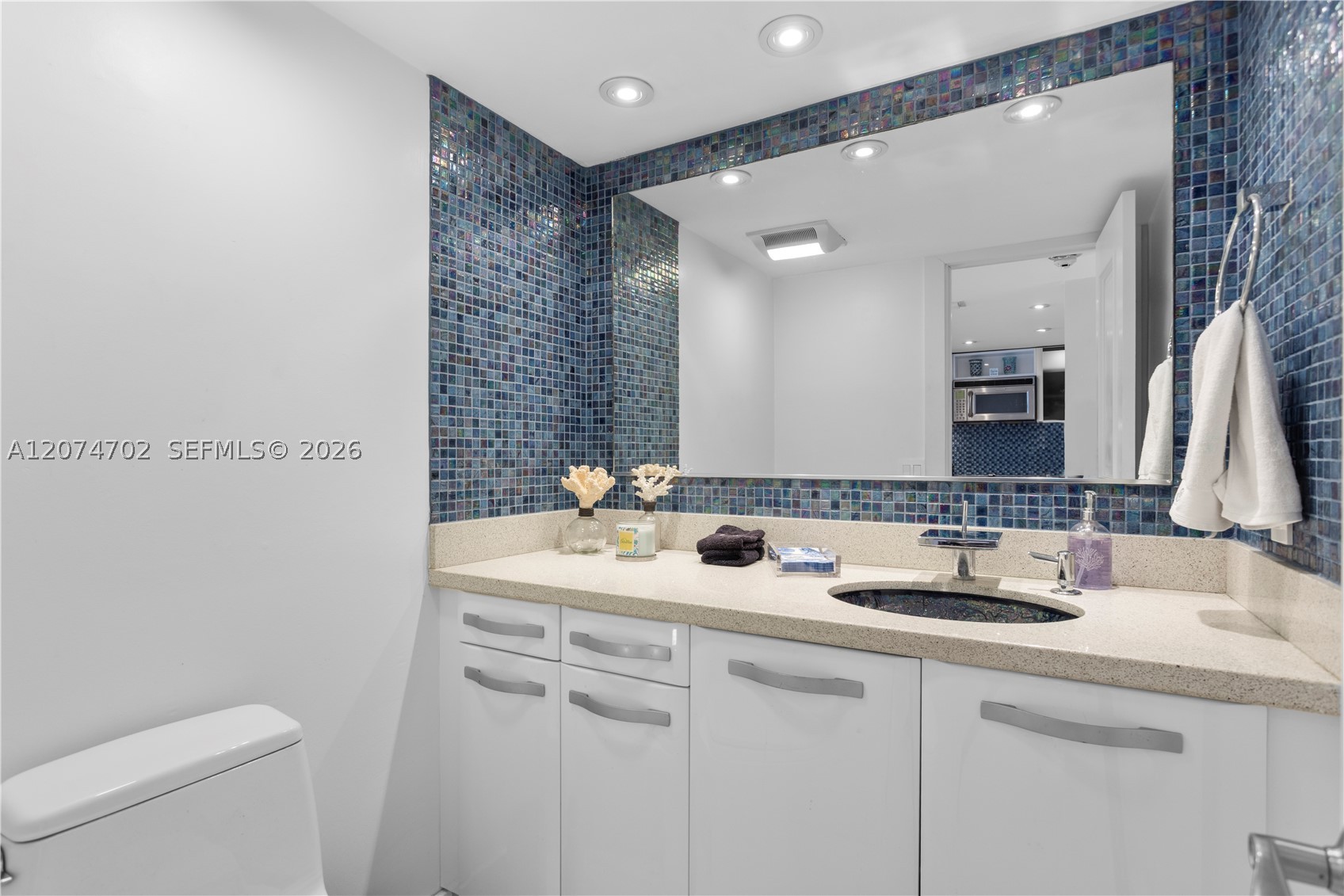 199 Ocean Lane Dr 902 Property Photo 14