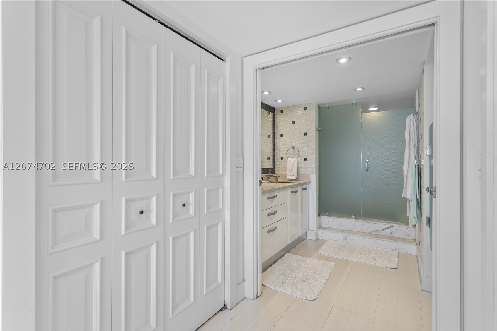 199 Ocean Lane Dr 902 Property Photo 19