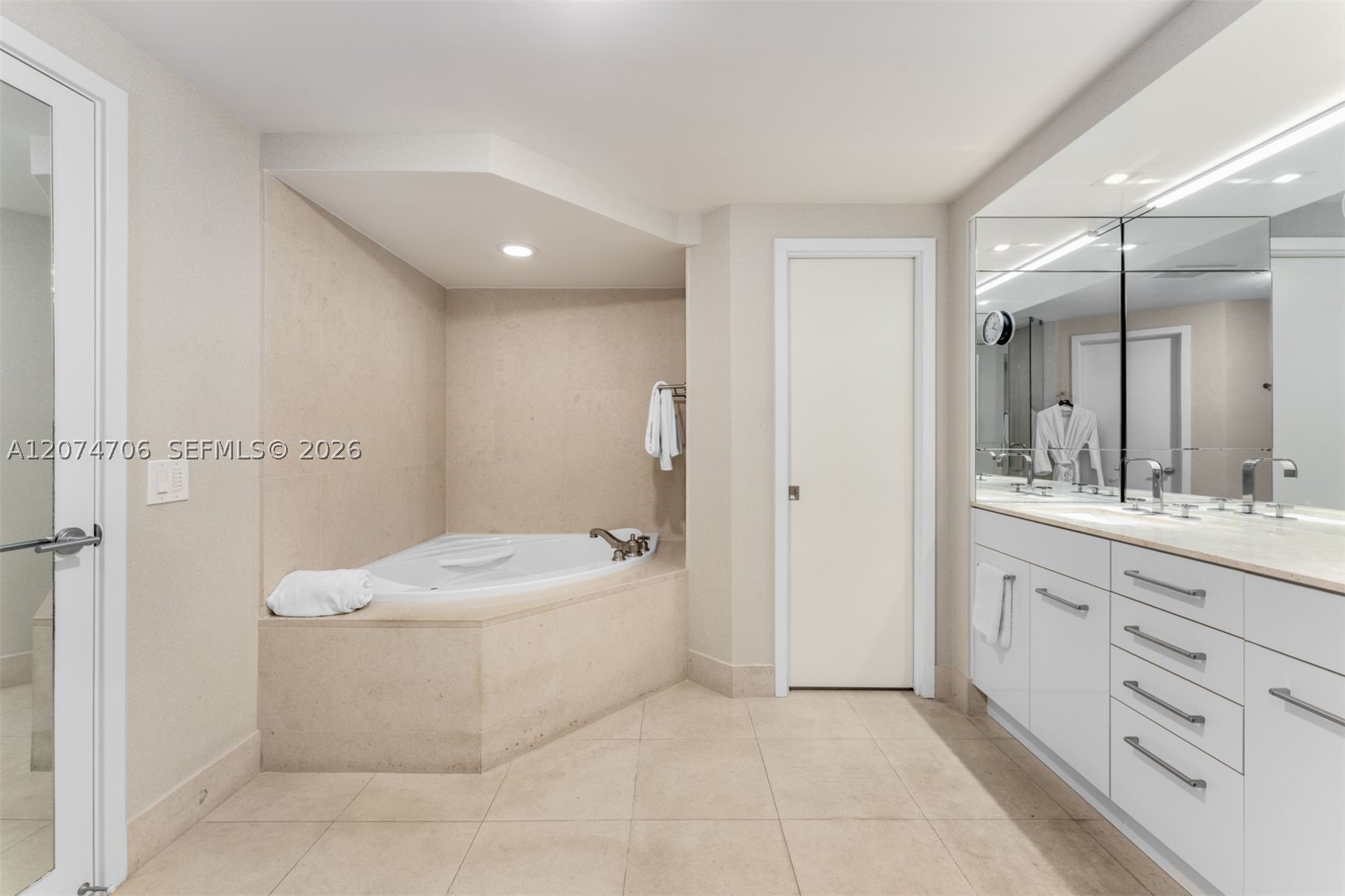 6899 Collins Ave 403 Property Photo 32