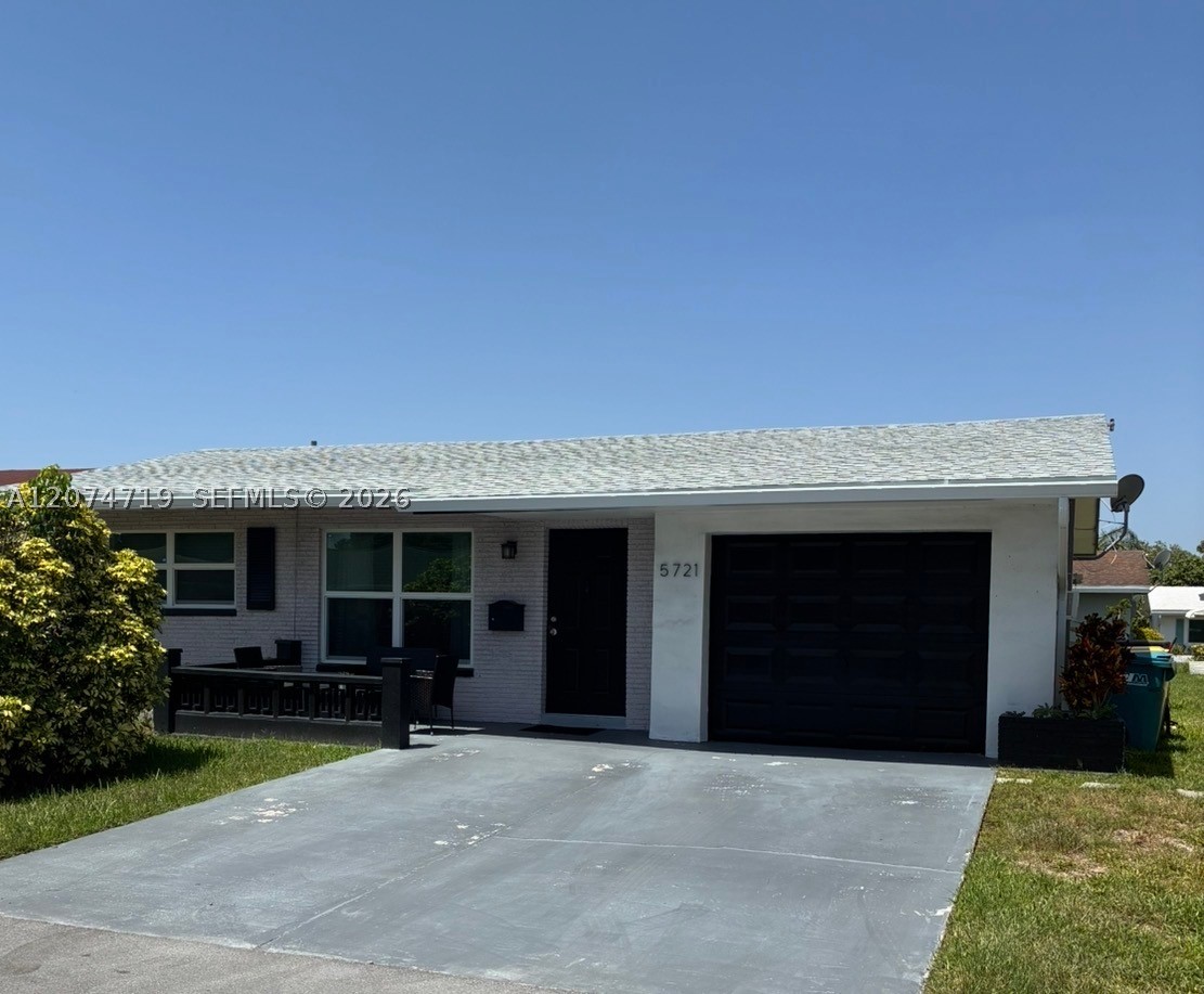 5721 NW 64th Way Property Photo 1