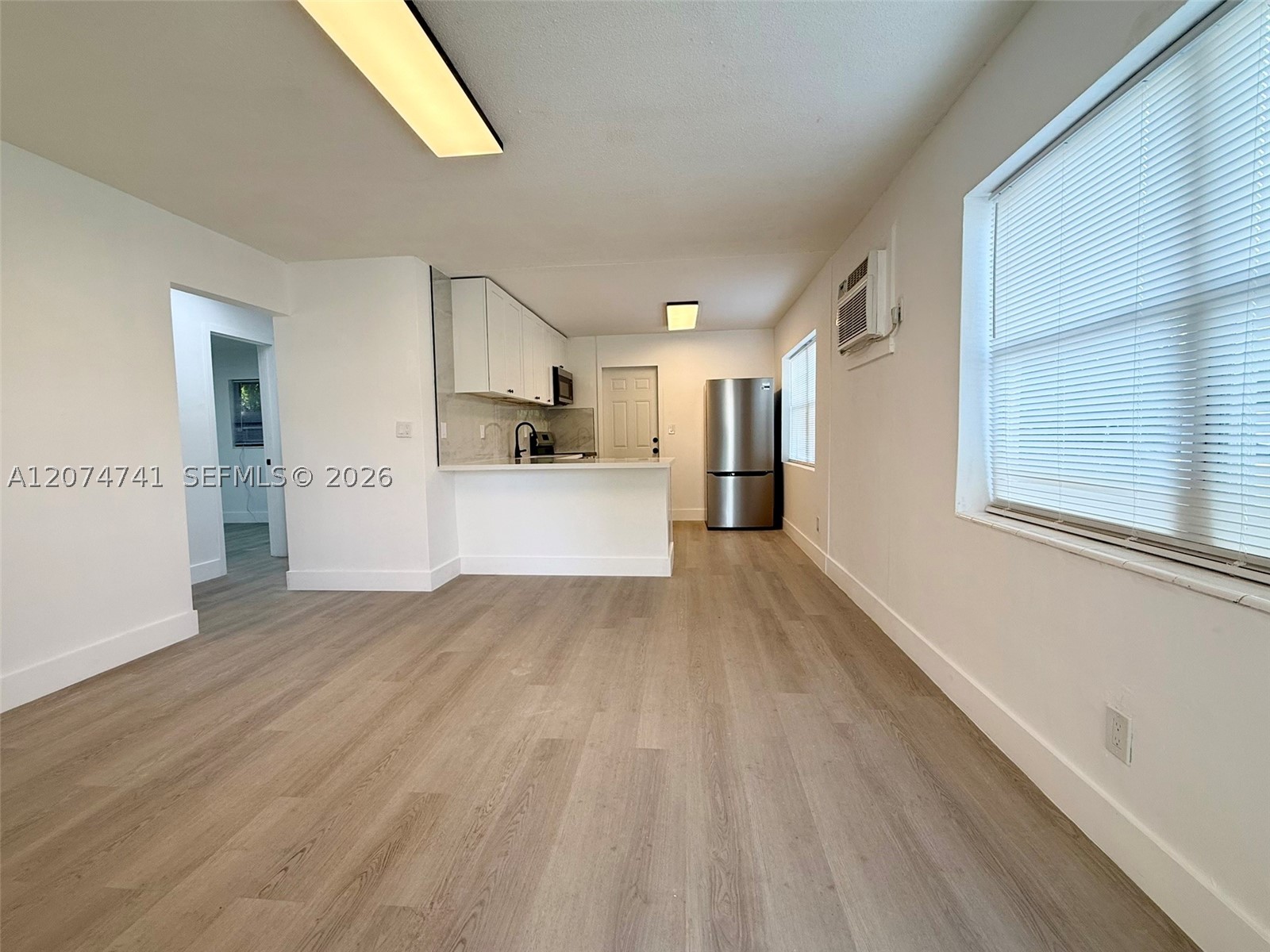 910 SW 2nd Ave 910 Property Photo 1