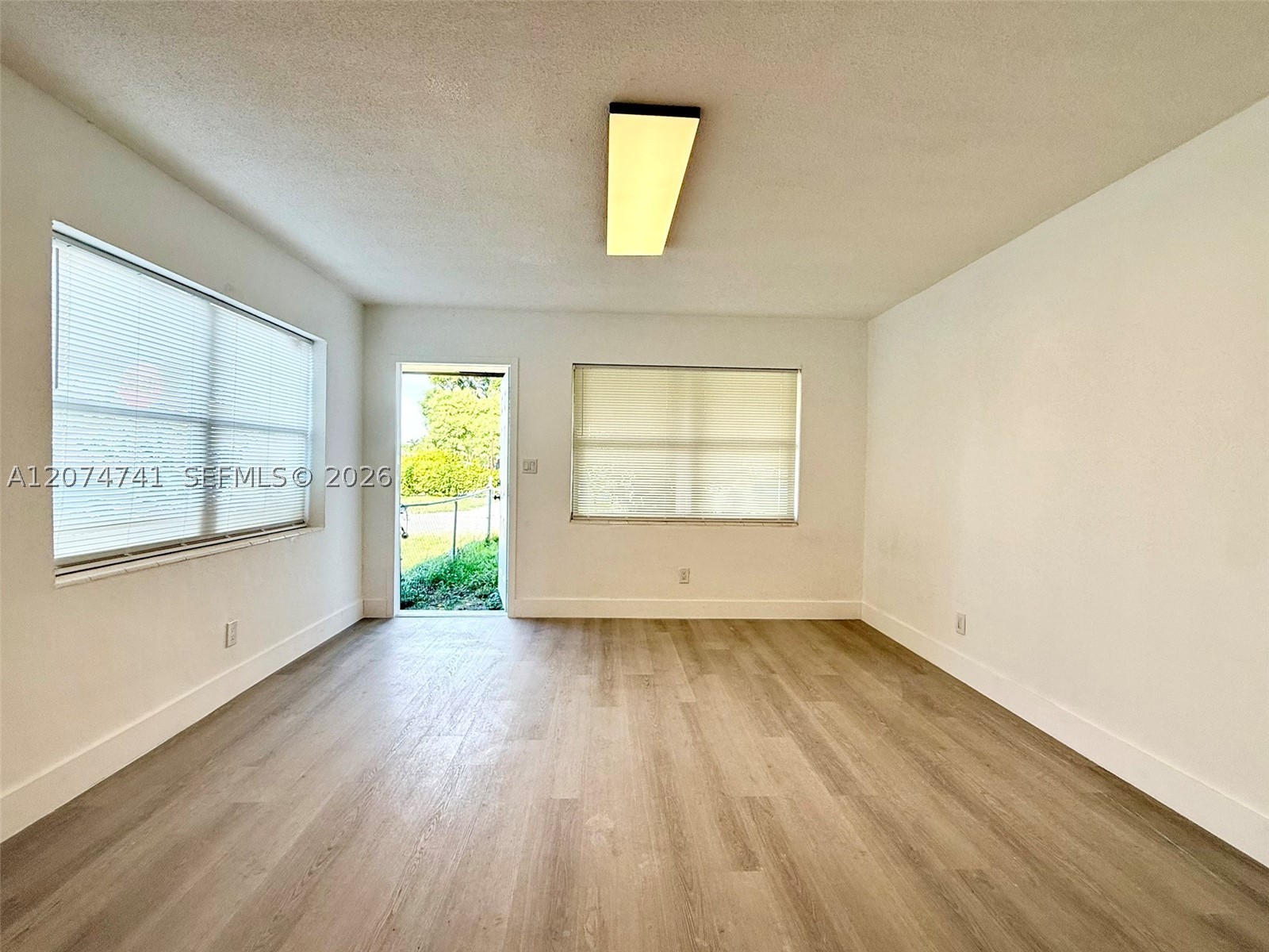910 Sw 2nd Ave 910 Property Photo 3
