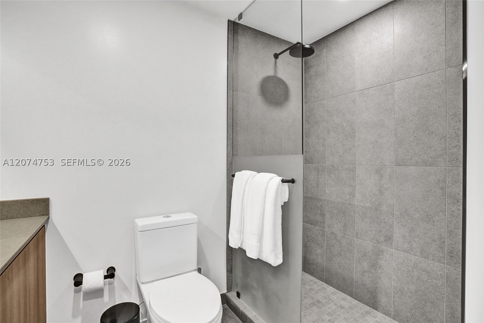 121 Ne 5th St 2411 Property Photo 24