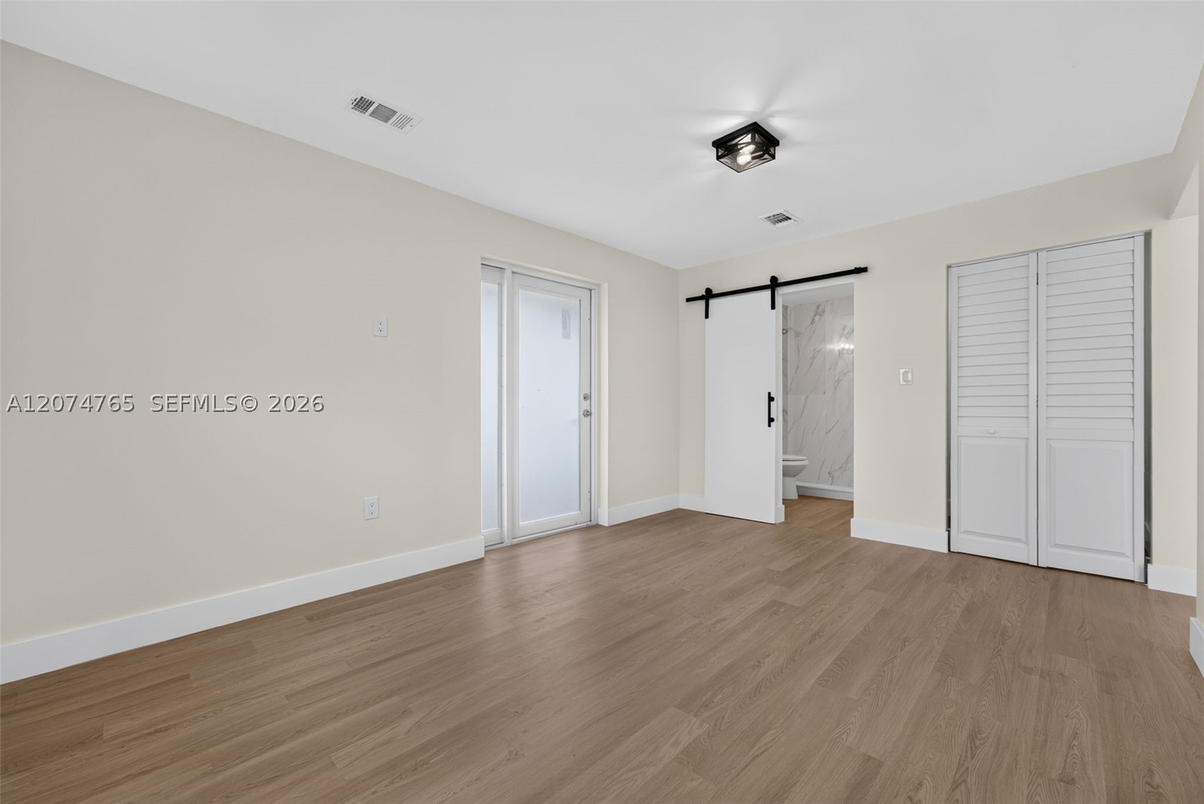2390 Superior St Property Photo 11