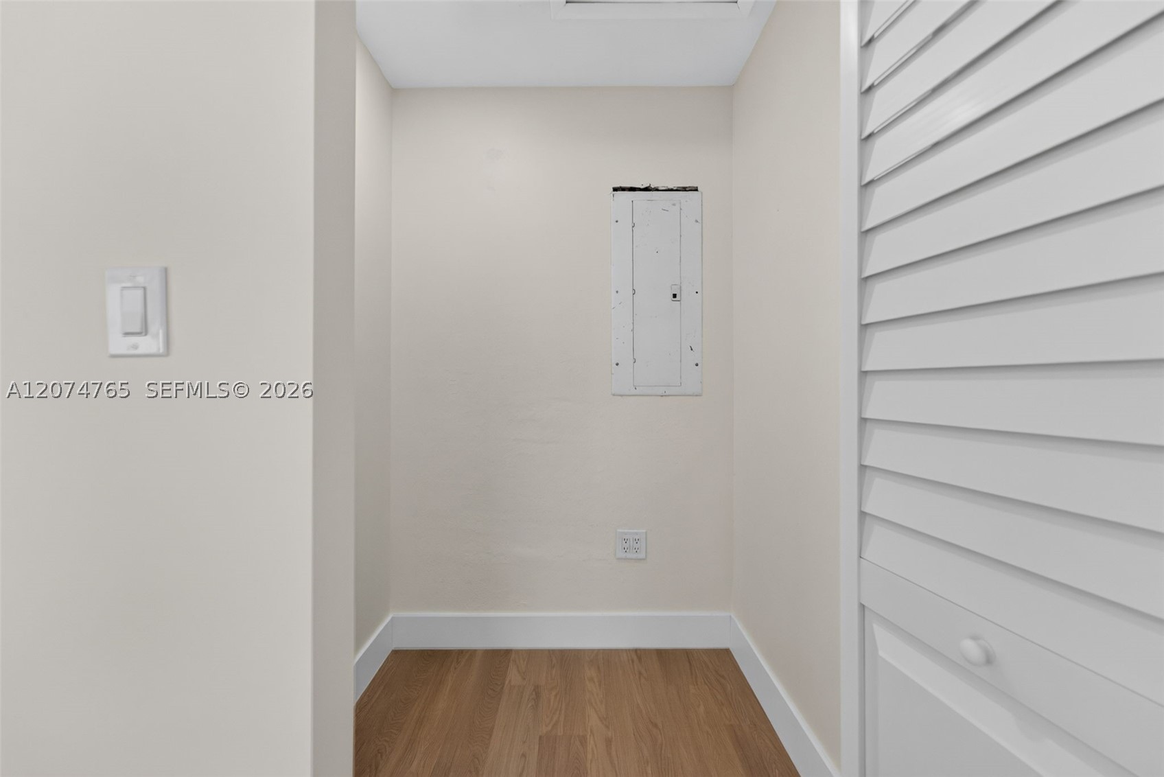 2390 Superior St Property Photo 12