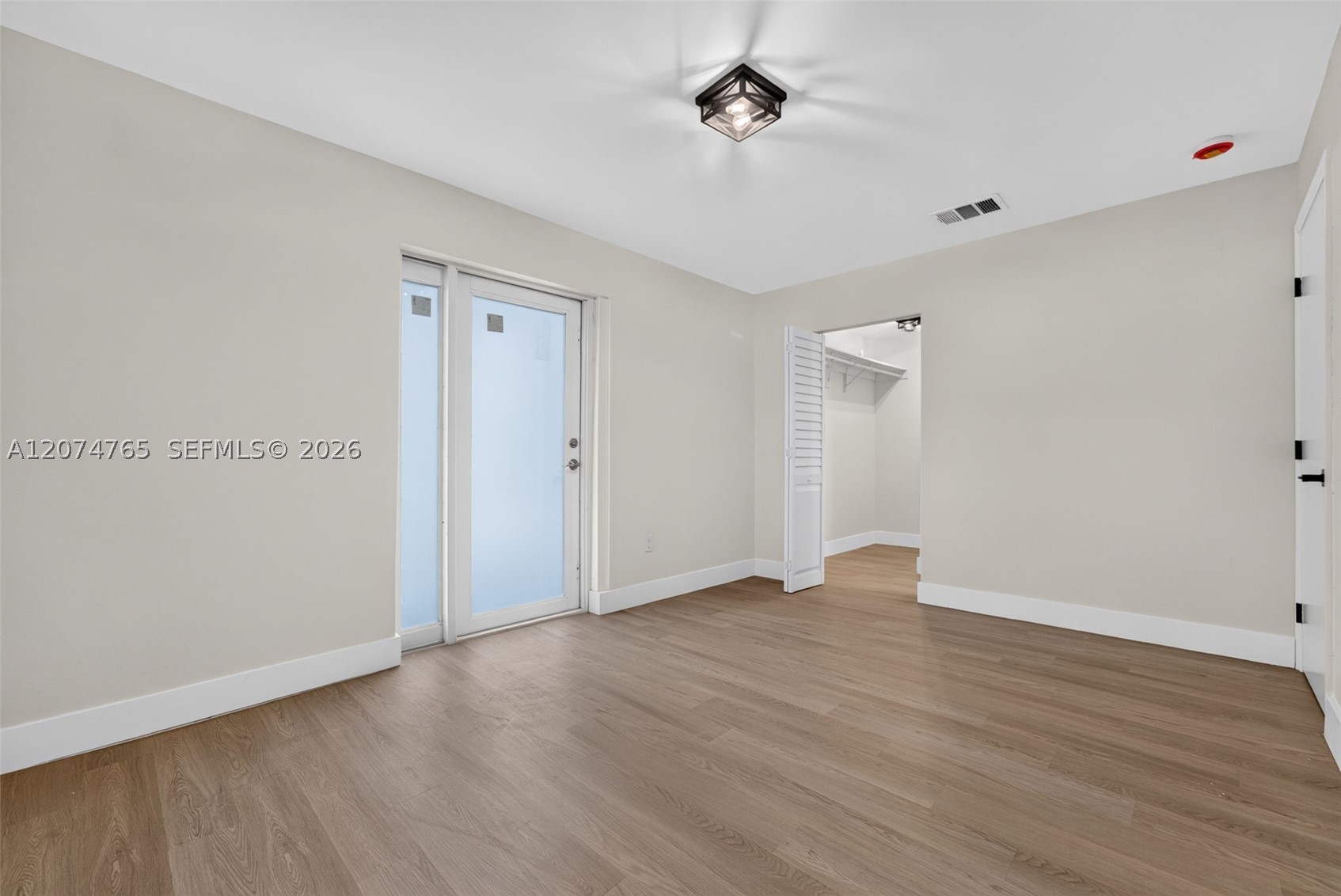 2390 Superior St Property Photo 18