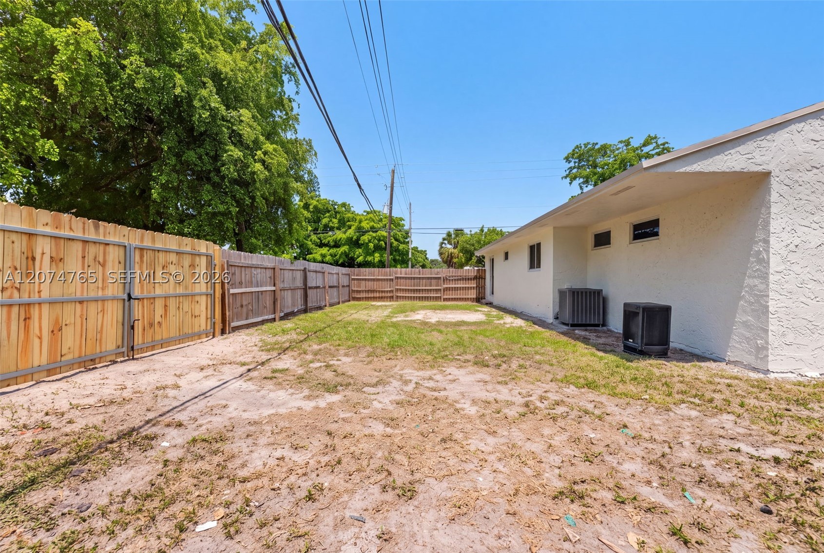2390 Superior St Property Photo 22