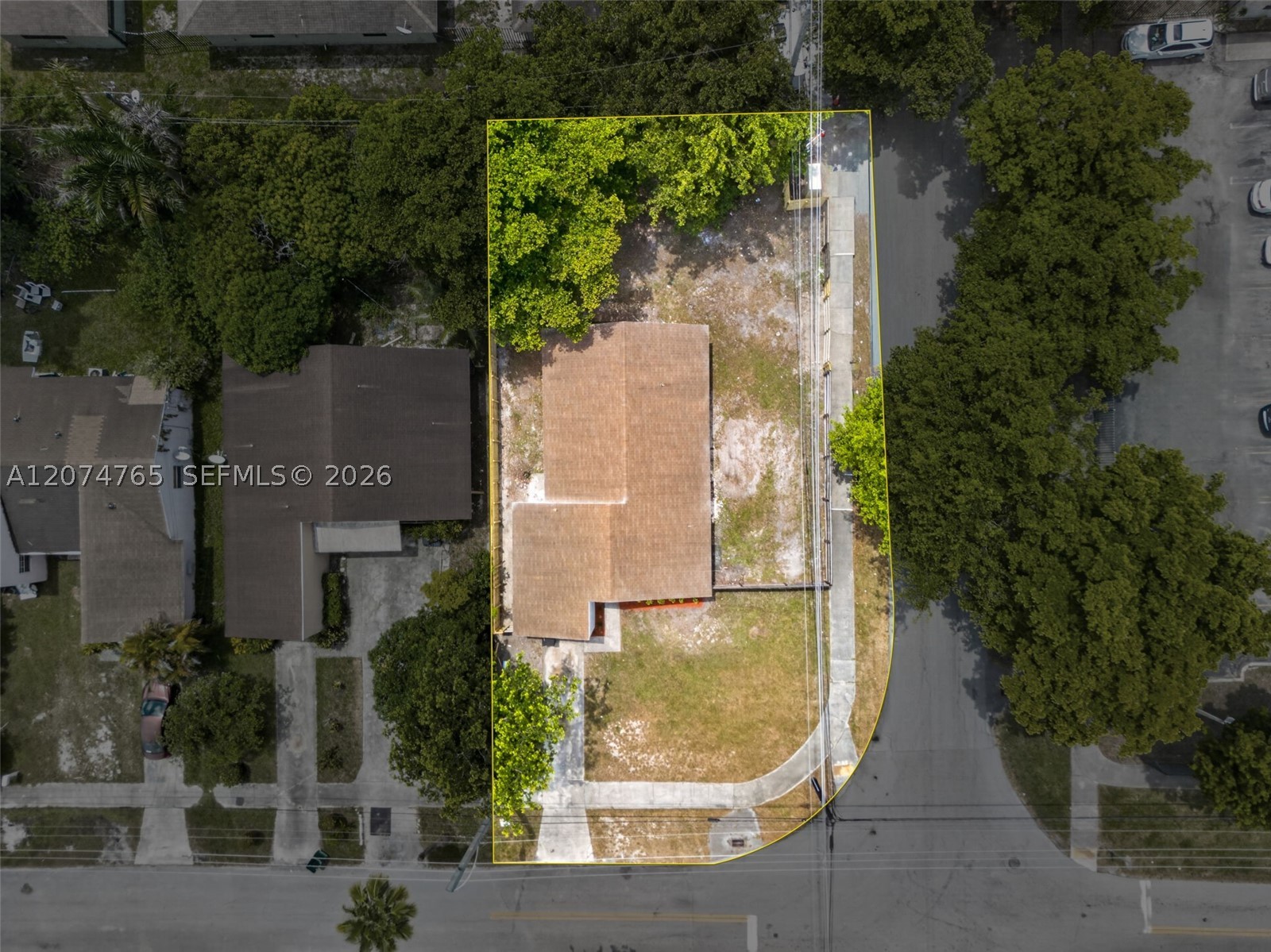 2390 Superior St Property Photo 25