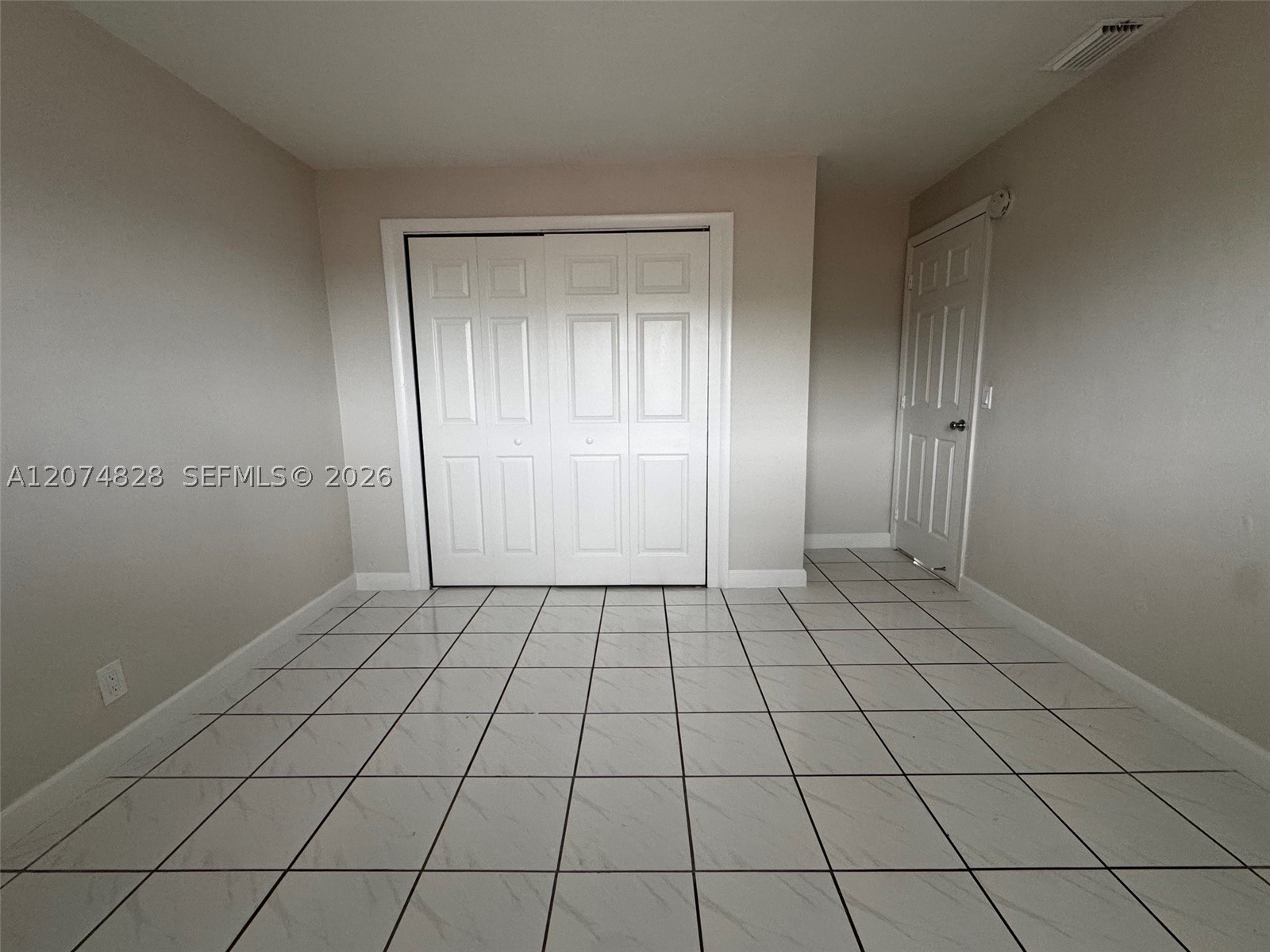 1345 W 28th St 12 Property Photo 11
