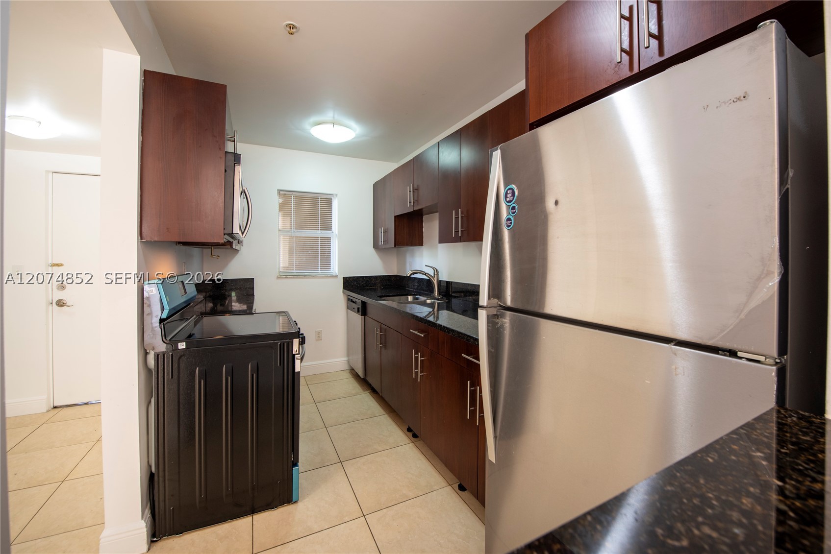 4147 Stirling Rd 406 Property Photo 2