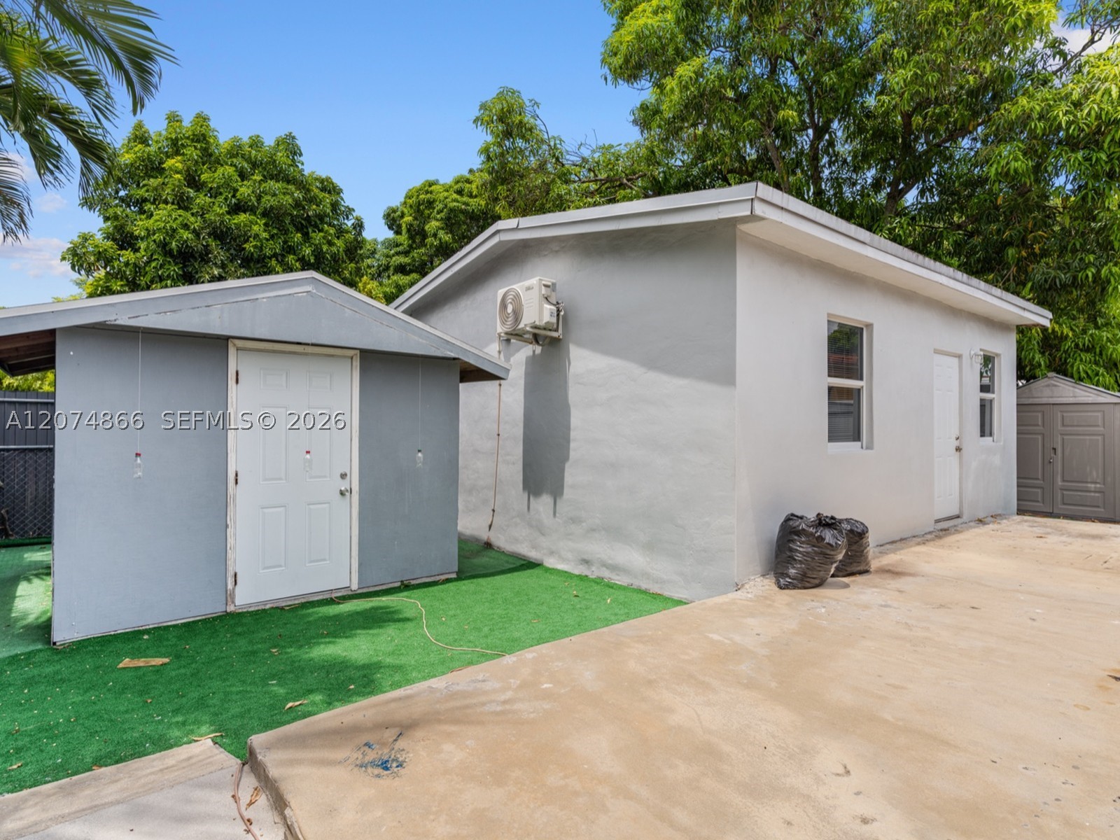 740 Nw 32nd Ct Property Photo 5