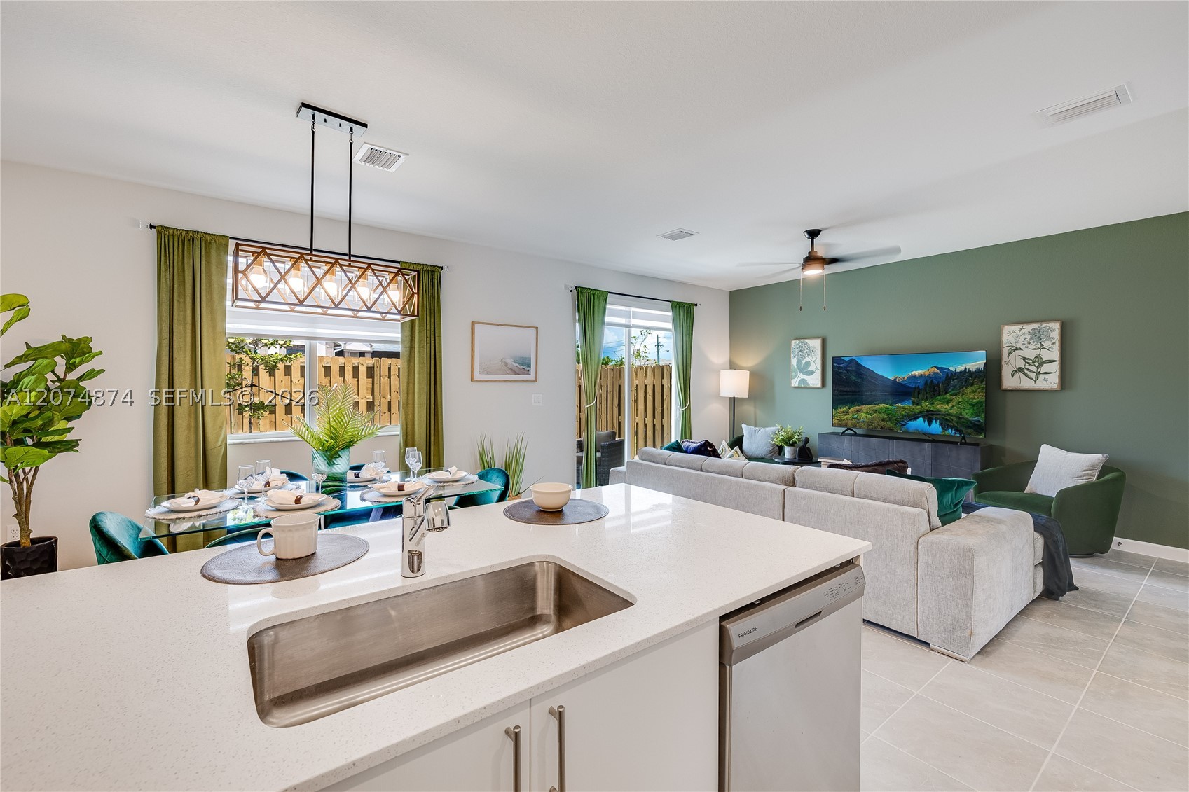 A12074874 Property Photo 3