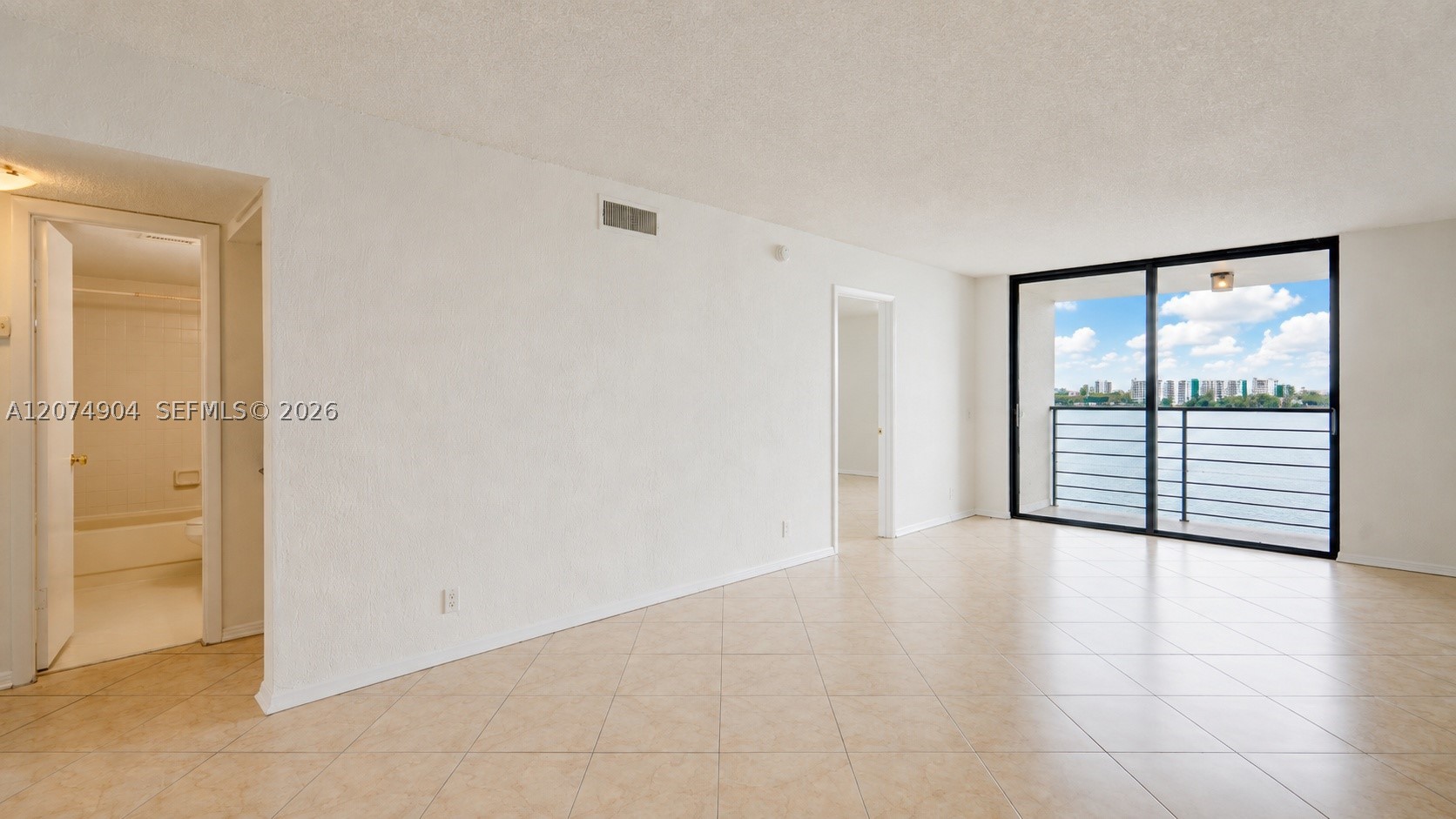 114 Lake Emerald Dr 409 Property Photo 2
