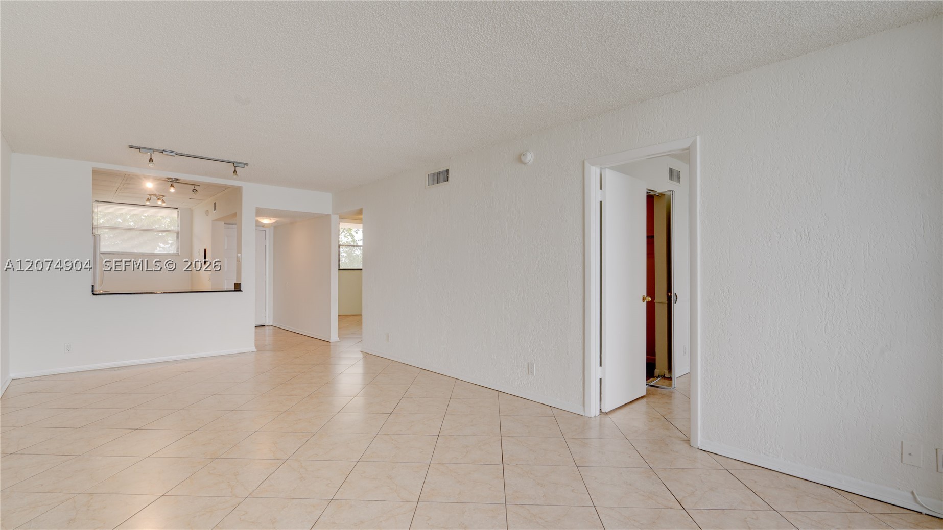 114 Lake Emerald Dr 409 Property Photo 4