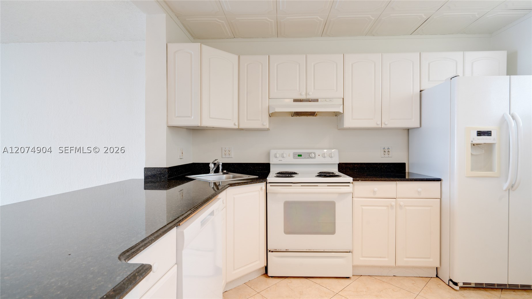 114 Lake Emerald Dr 409 Property Photo 6