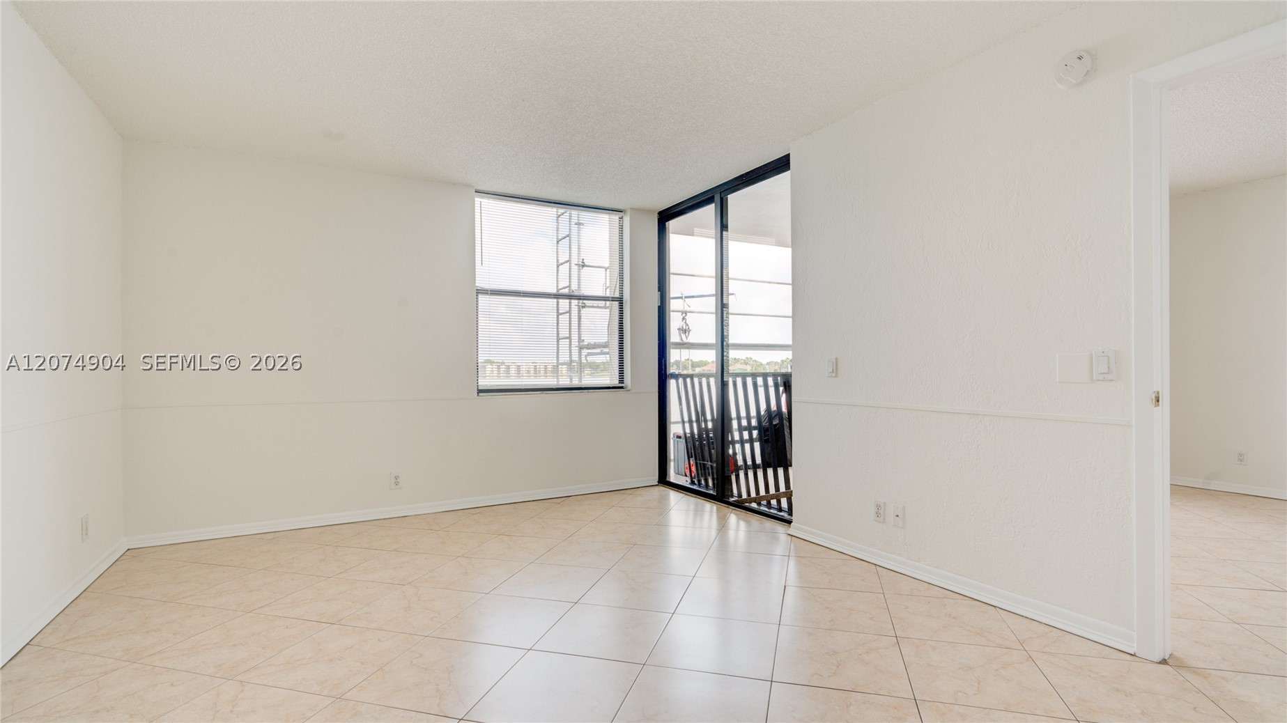114 Lake Emerald Dr 409 Property Photo 7