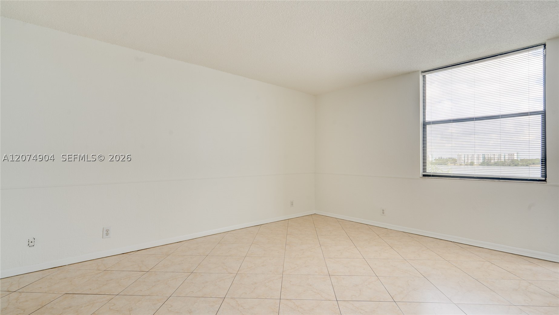 114 Lake Emerald Dr 409 Property Photo 8